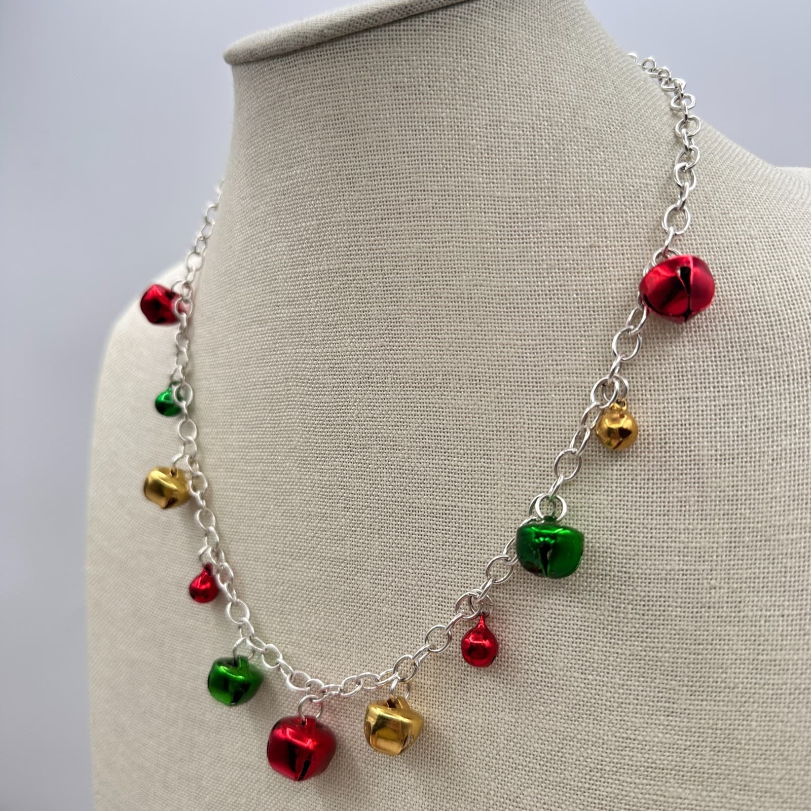 Vintage 90s Christmas Jingle Bell Charm Necklace Classic Holiday Fashion Jewelry - Thumbnail 7