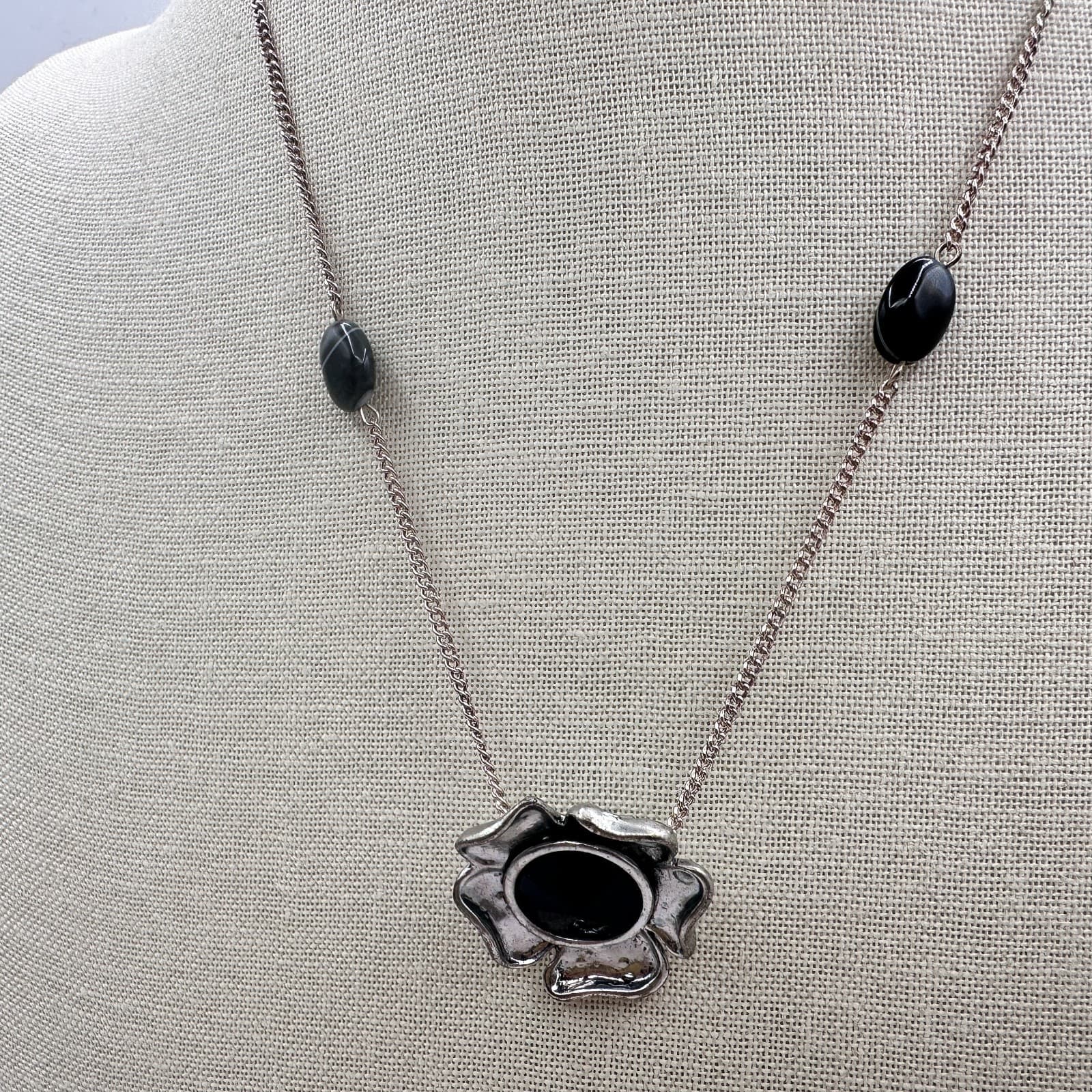 Vintage Y2K Silver Tone Chain Beaded Black Onyx Floral Pendant Necklace Jewelry - Thumbnail 5