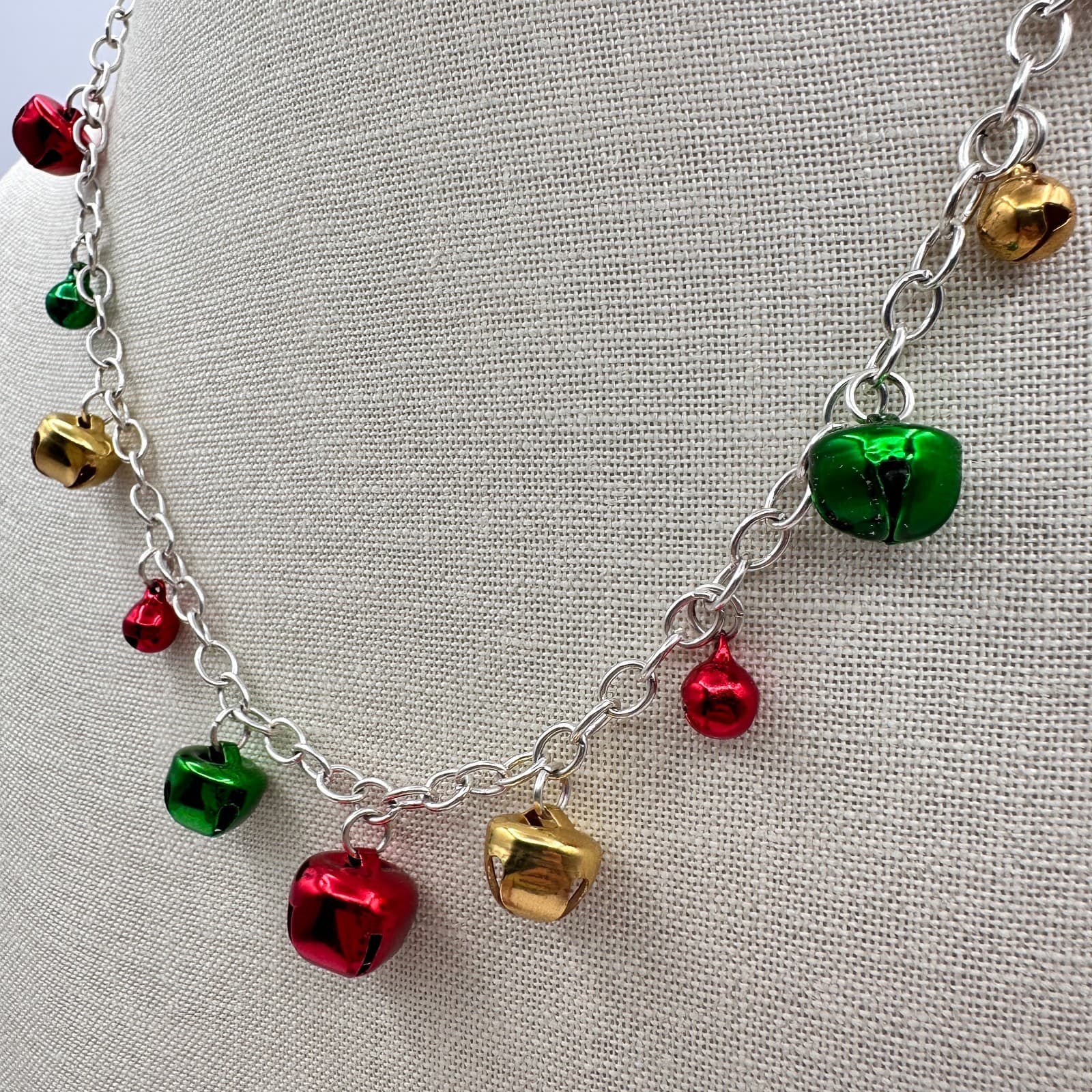 Vintage 90s Christmas Jingle Bell Charm Necklace Classic Holiday Fashion Jewelry - Thumbnail 6