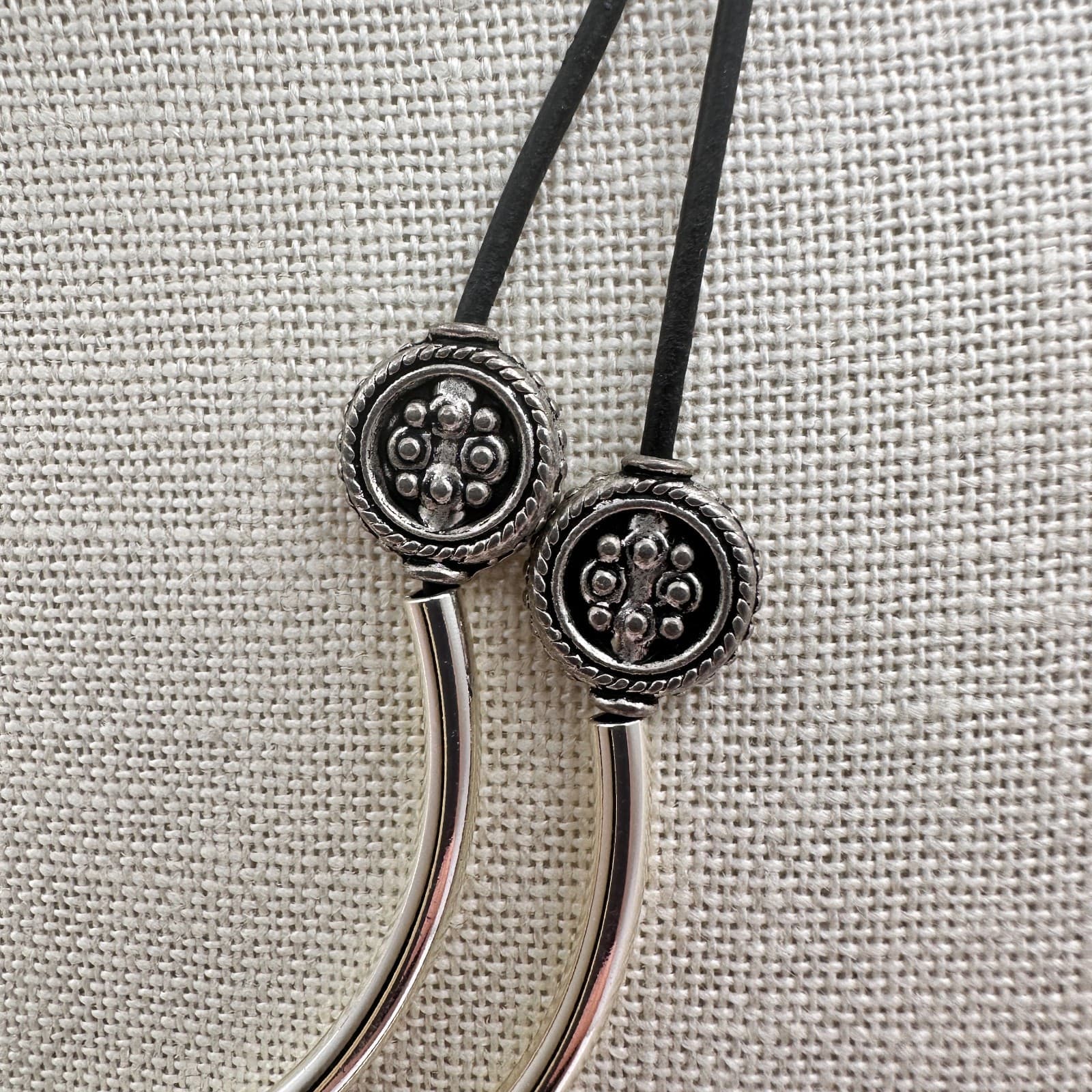 Vintage 90s Silver Tone Curved Tube Black Cord Necklace Boho Statement Jewelry - Thumbnail 6