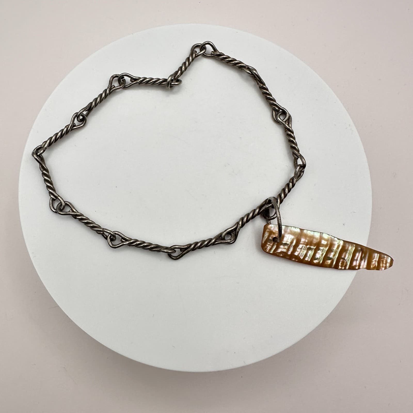 Vintage 90s Silver Tone Twisted Link Necklace Iridescent Shell Pendant Jewelry - Thumbnail 3