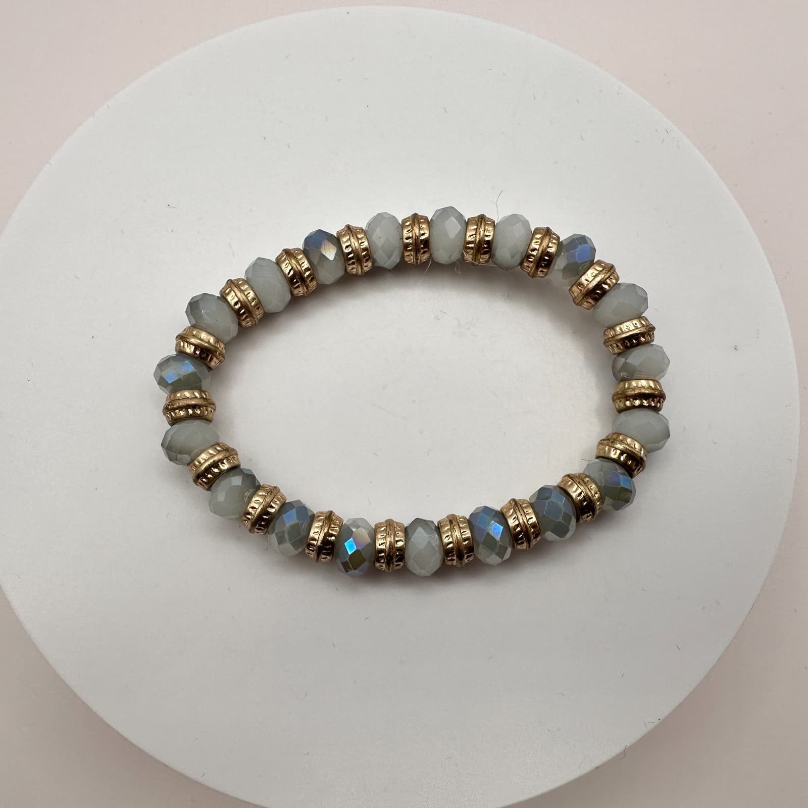 Vintage Y2K Iridescent Grey Glass Beaded Gold Tone Stretch Bracelet Jewelry - Thumbnail 7