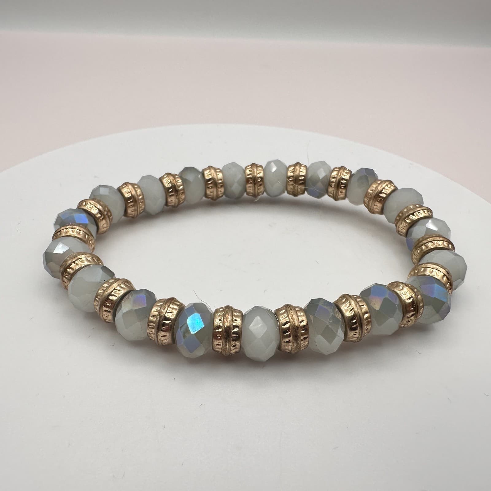 Vintage Y2K Iridescent Grey Glass Beaded Gold Tone Stretch Bracelet Jewelry - Thumbnail 6