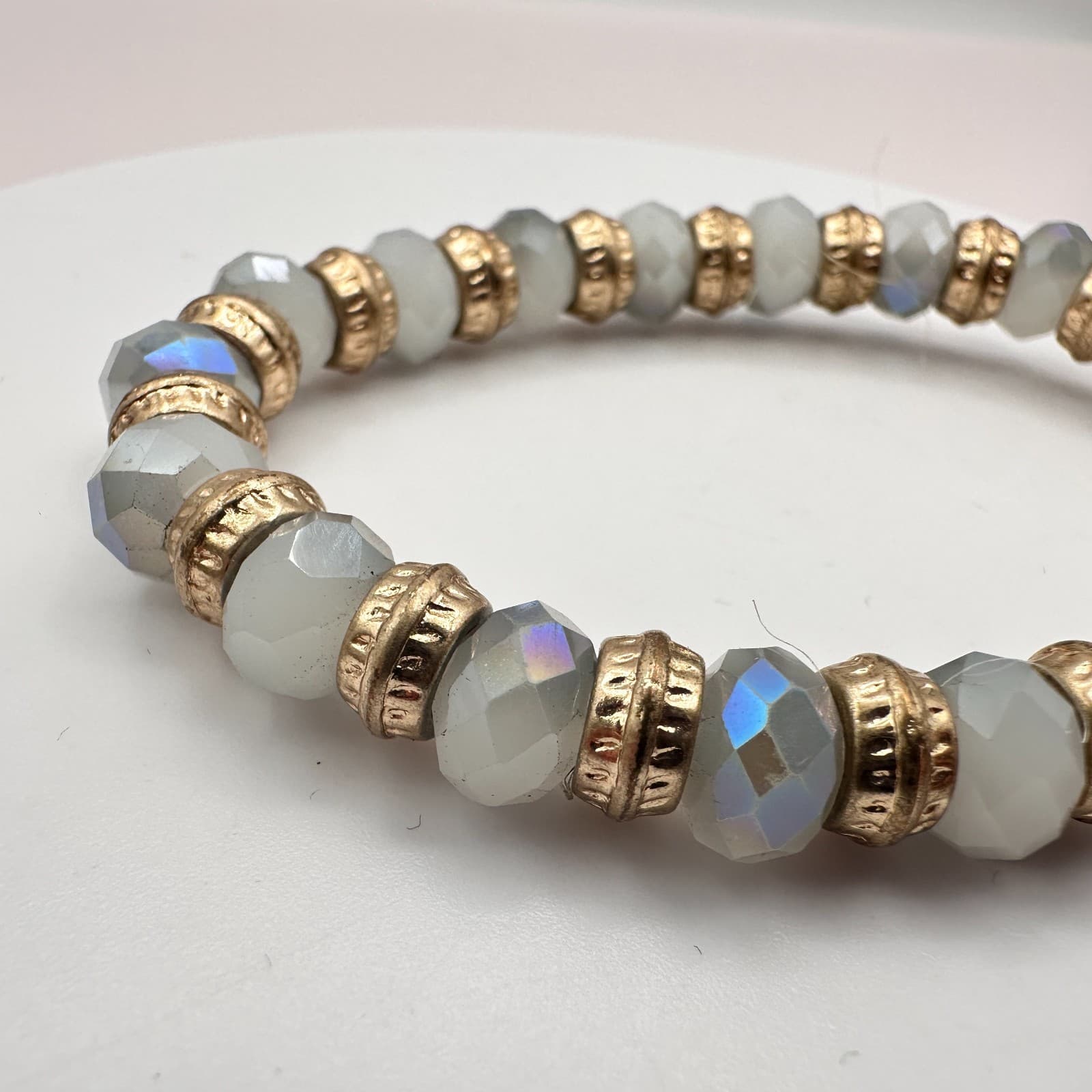Vintage Y2K Iridescent Grey Glass Beaded Gold Tone Stretch Bracelet Jewelry - Thumbnail 4