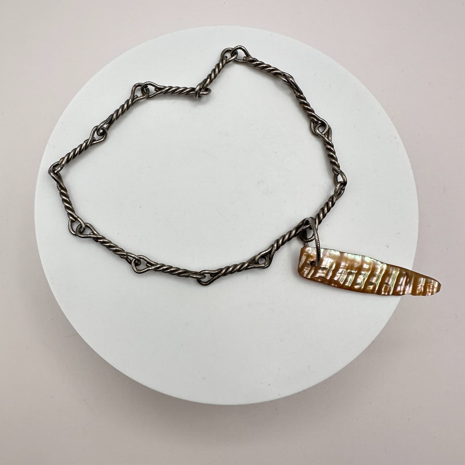 Vintage 90s Silver Tone Twisted Link Necklace Iridescent Shell Pendant Jewelry - Thumbnail 2