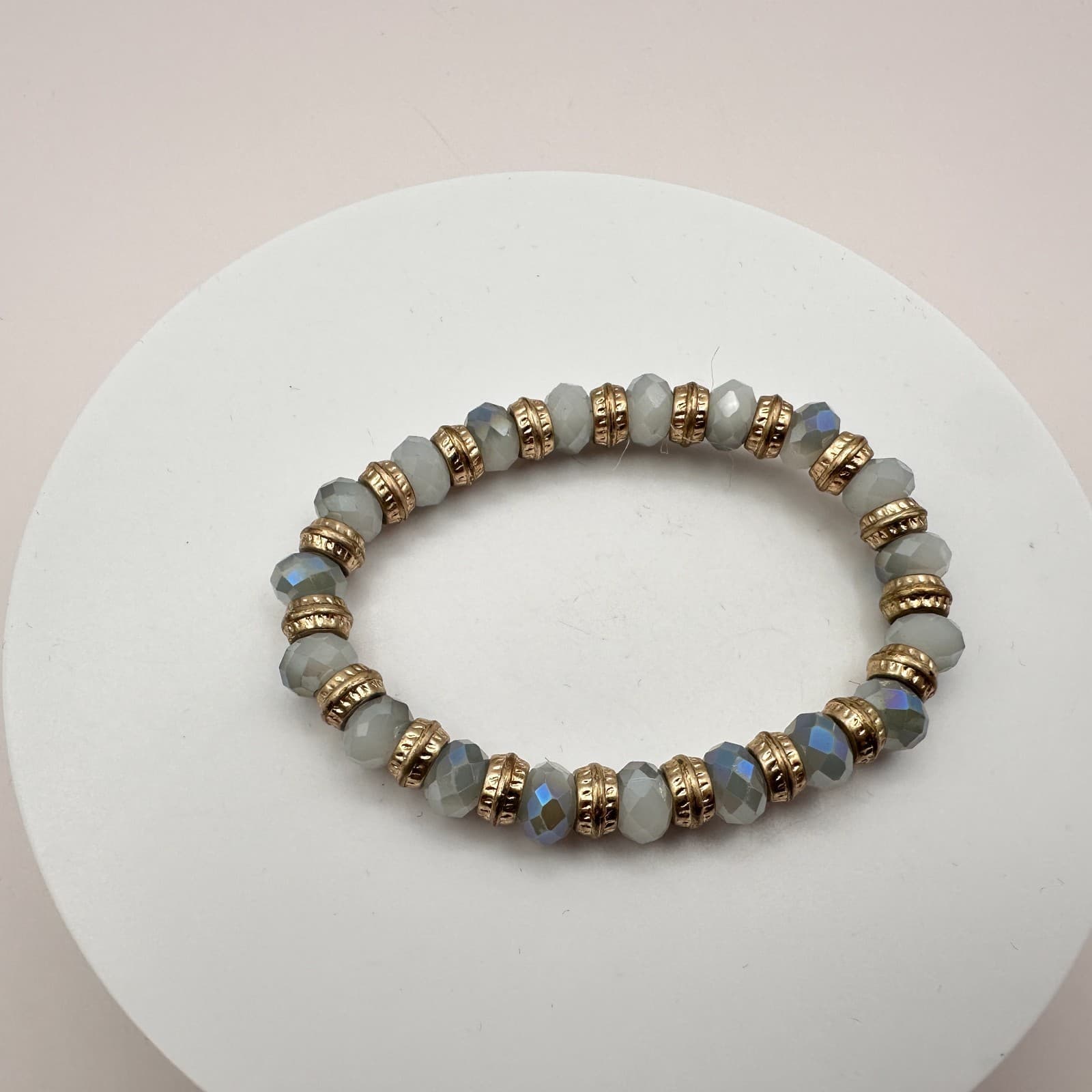 Vintage Y2K Iridescent Grey Glass Beaded Gold Tone Stretch Bracelet Jewelry - Thumbnail 2
