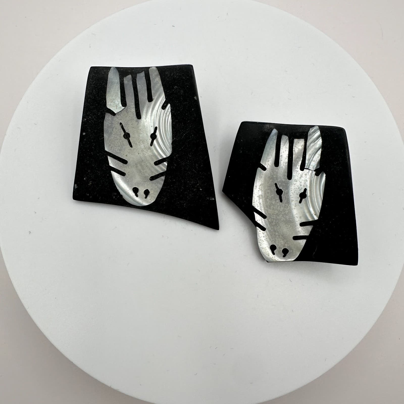 Vintage 80s Zebra Inlay Stud Earrings Mother of Pearl Shell Women's Jewelry - Thumbnail 3