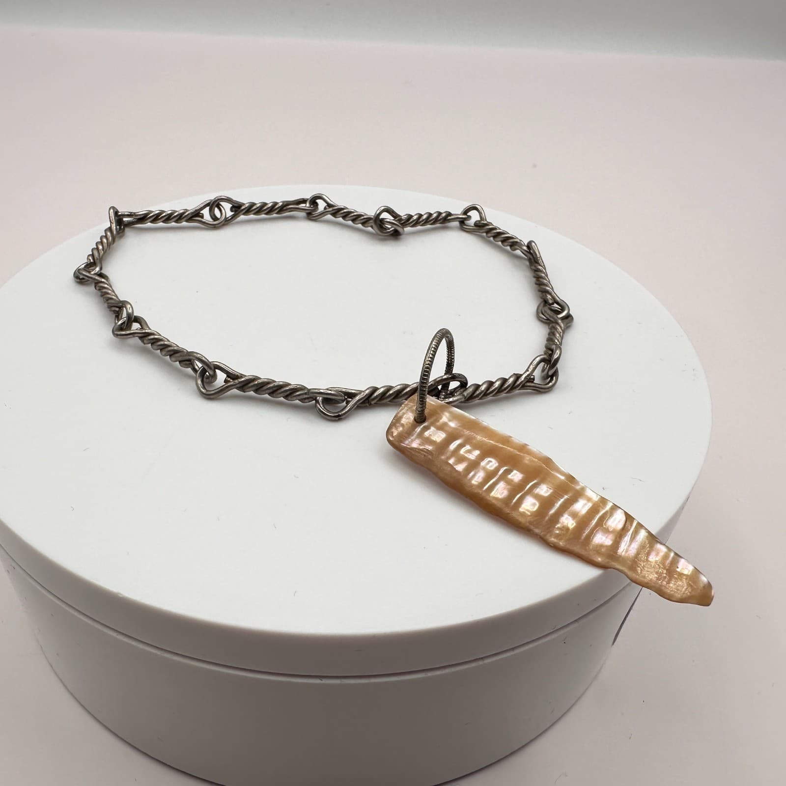 Vintage 90s Silver Tone Twisted Link Necklace Iridescent Shell Pendant Jewelry - Thumbnail 4