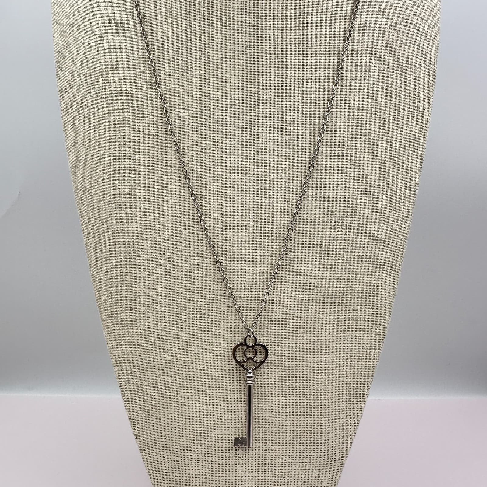 Vintage Y2K Silver Tone Heart Skeleton Key Pendant Necklace Boho Retro Jewelry - Thumbnail 5