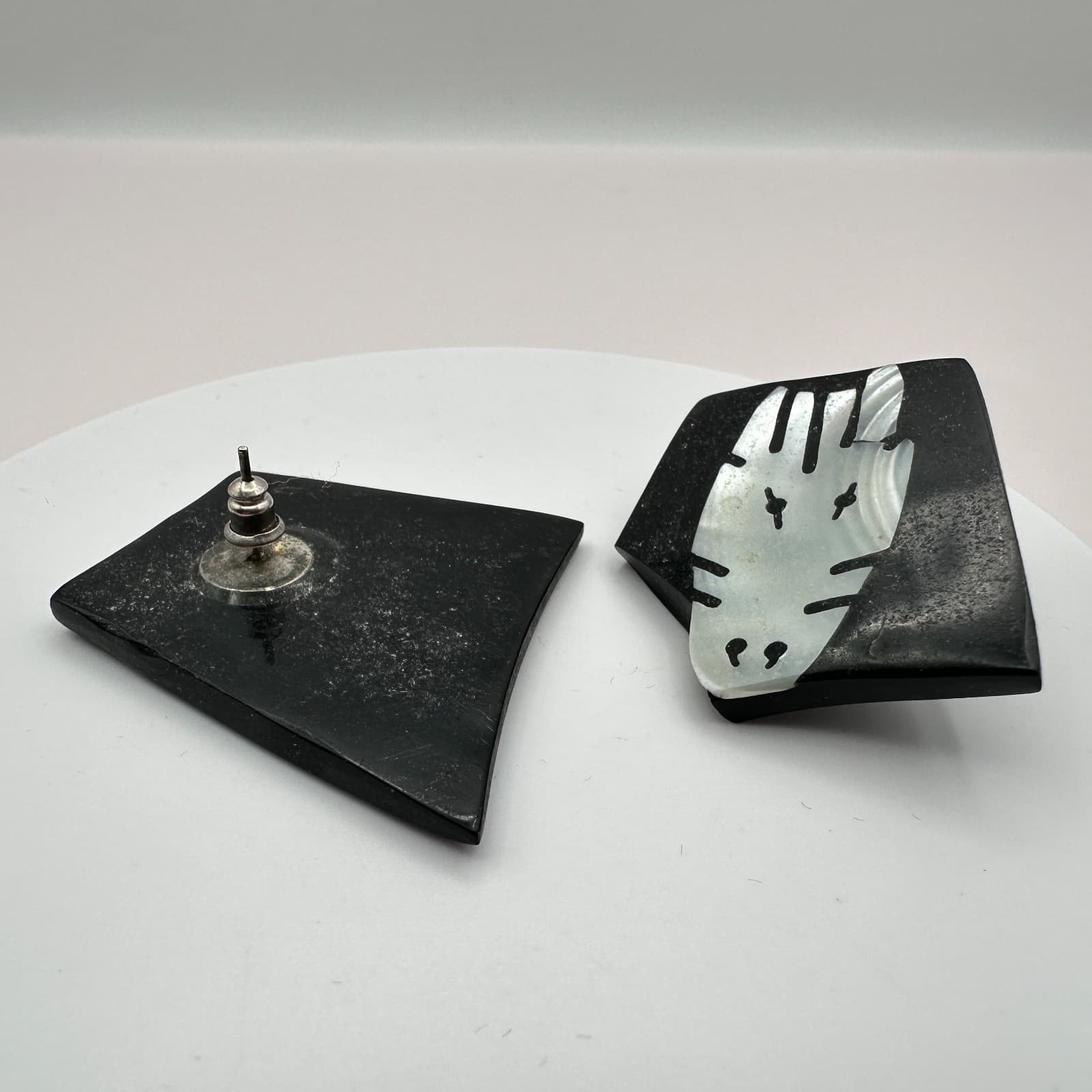 Vintage 80s Zebra Inlay Stud Earrings Mother of Pearl Shell Women's Jewelry - Thumbnail 6
