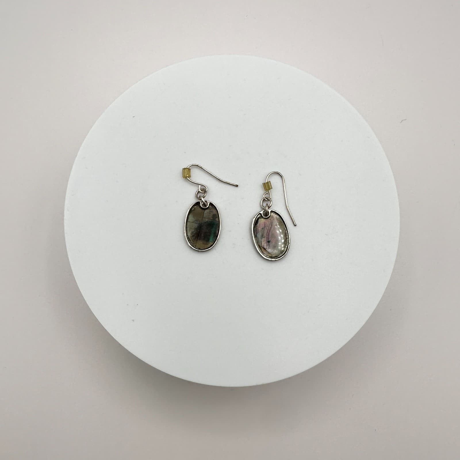Vintage 90s Abalone Mother of Pearl Oval Dangle Earrings Silver Tone Jewelry - Thumbnail 3