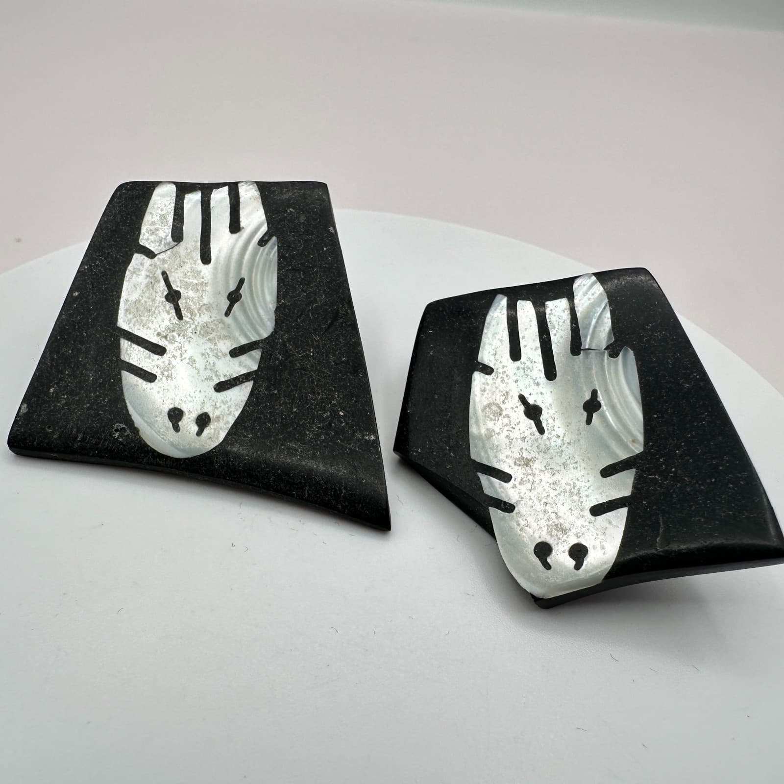 Vintage 80s Zebra Inlay Stud Earrings Mother of Pearl Shell Women's Jewelry - Thumbnail 4