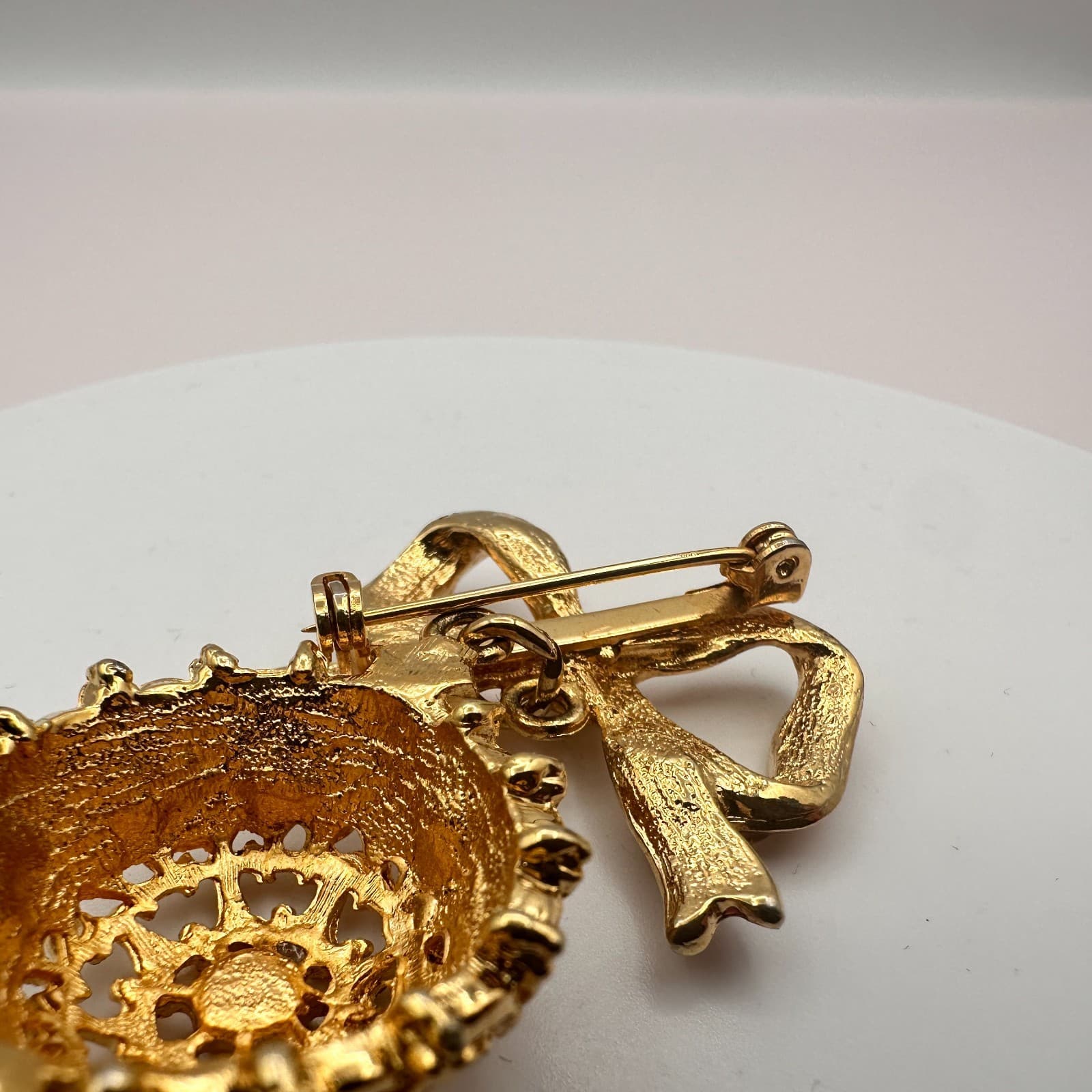 Vintage 90s Gold Tone Rhinestone Bow Ornament Brooch Pin Women's Classic Jewelry - Thumbnail 7