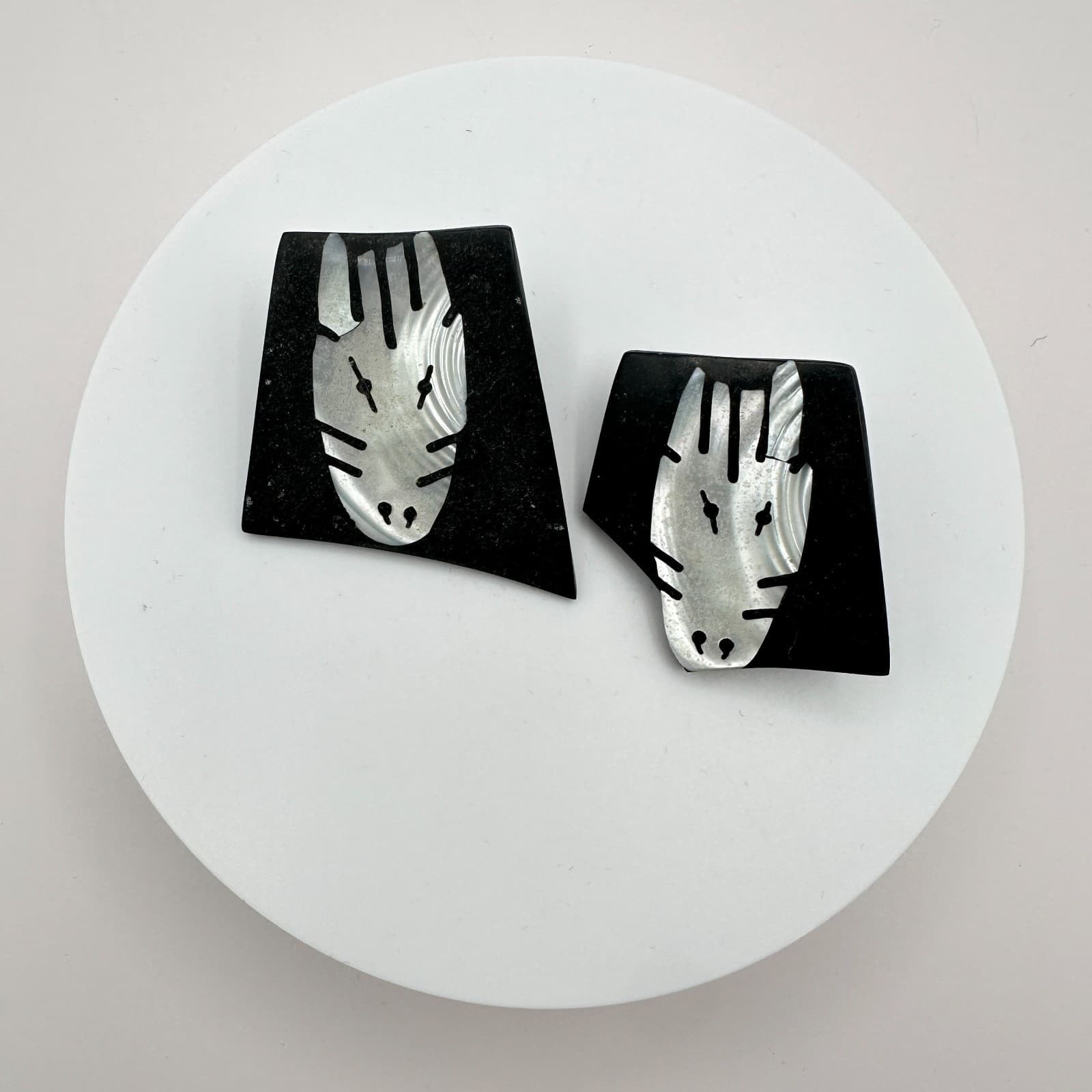Vintage 80s Zebra Inlay Stud Earrings Mother of Pearl Shell Women's Jewelry - Thumbnail 2