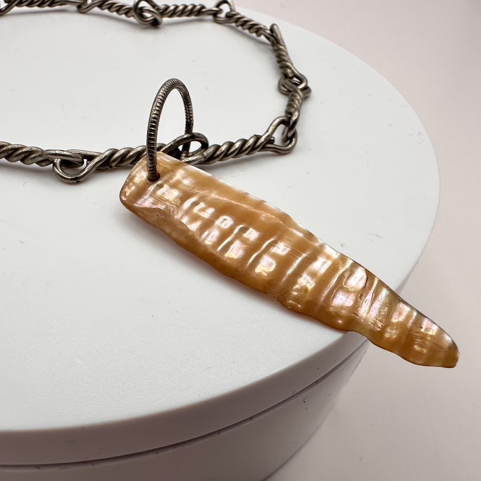 Vintage 90s Silver Tone Twisted Link Necklace Iridescent Shell Pendant Jewelry - Thumbnail 5