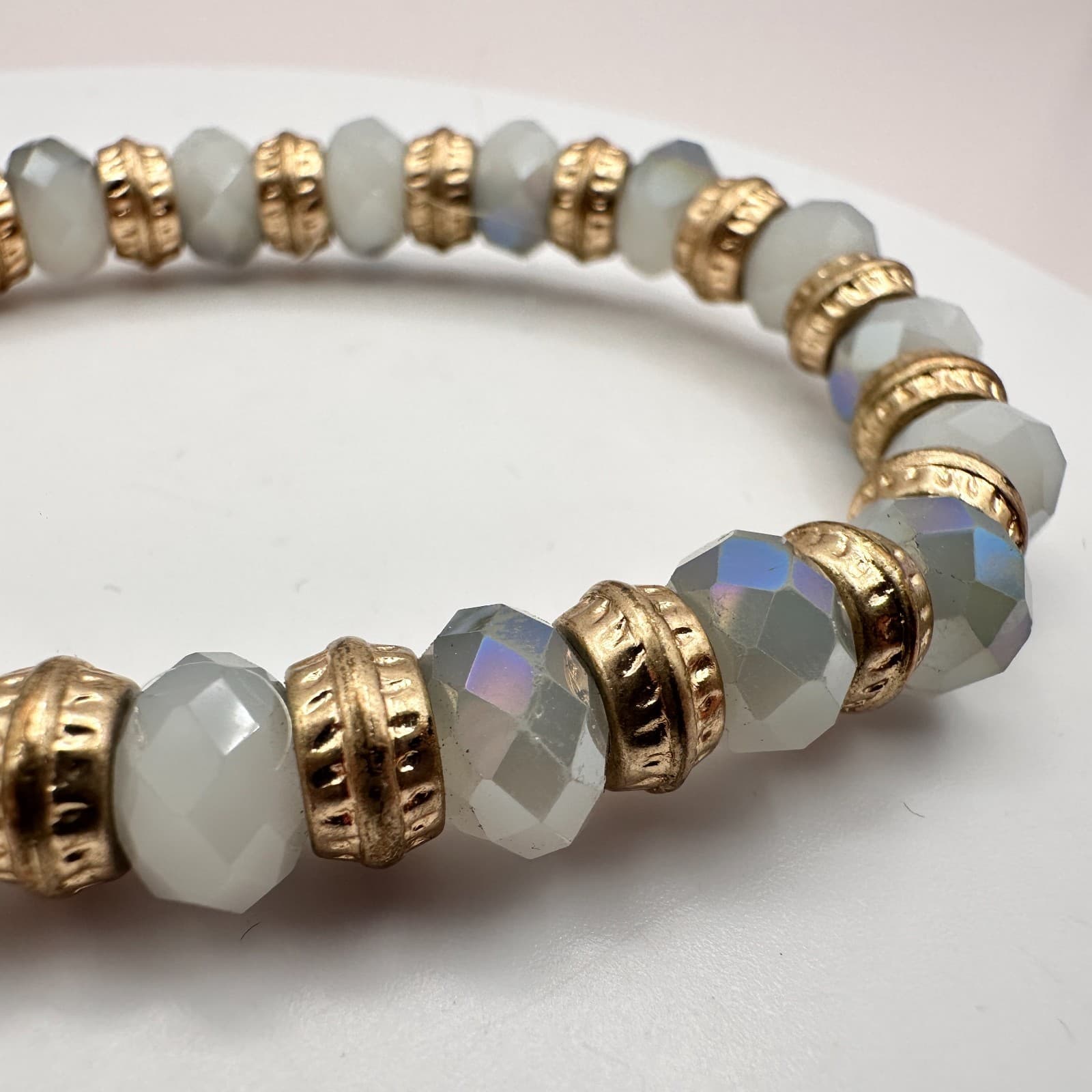 Vintage Y2K Iridescent Grey Glass Beaded Gold Tone Stretch Bracelet Jewelry - Thumbnail 5