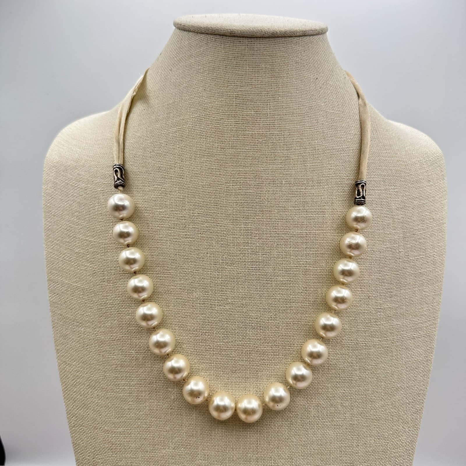 Vintage 80s Chunky Faux Pearl Statement Necklace White Cream Silver Tone Jewelry - Thumbnail 8