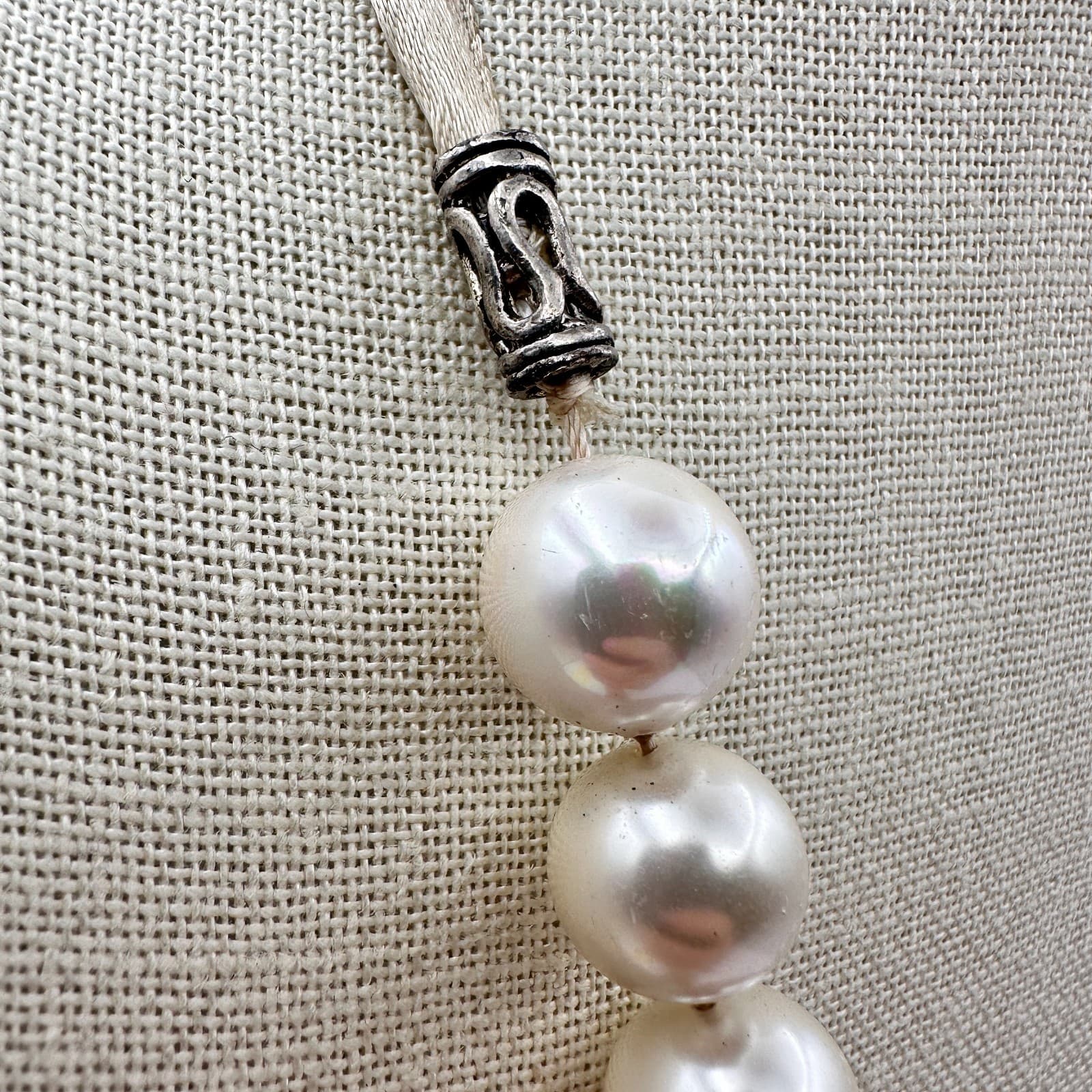 Vintage 80s Chunky Faux Pearl Statement Necklace White Cream Silver Tone Jewelry - Thumbnail 5