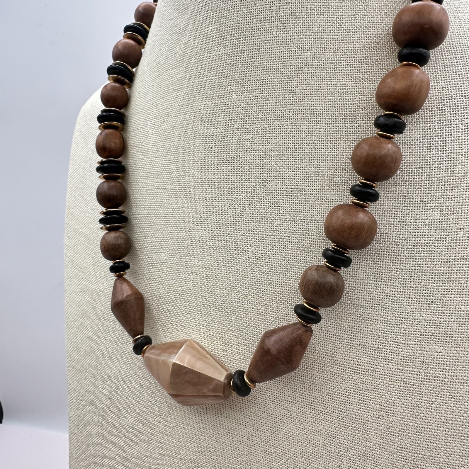 Vintage 80s Wood Bead Necklace Geometric Pendant Brown Black Gold Tone Jewelry - Thumbnail 6