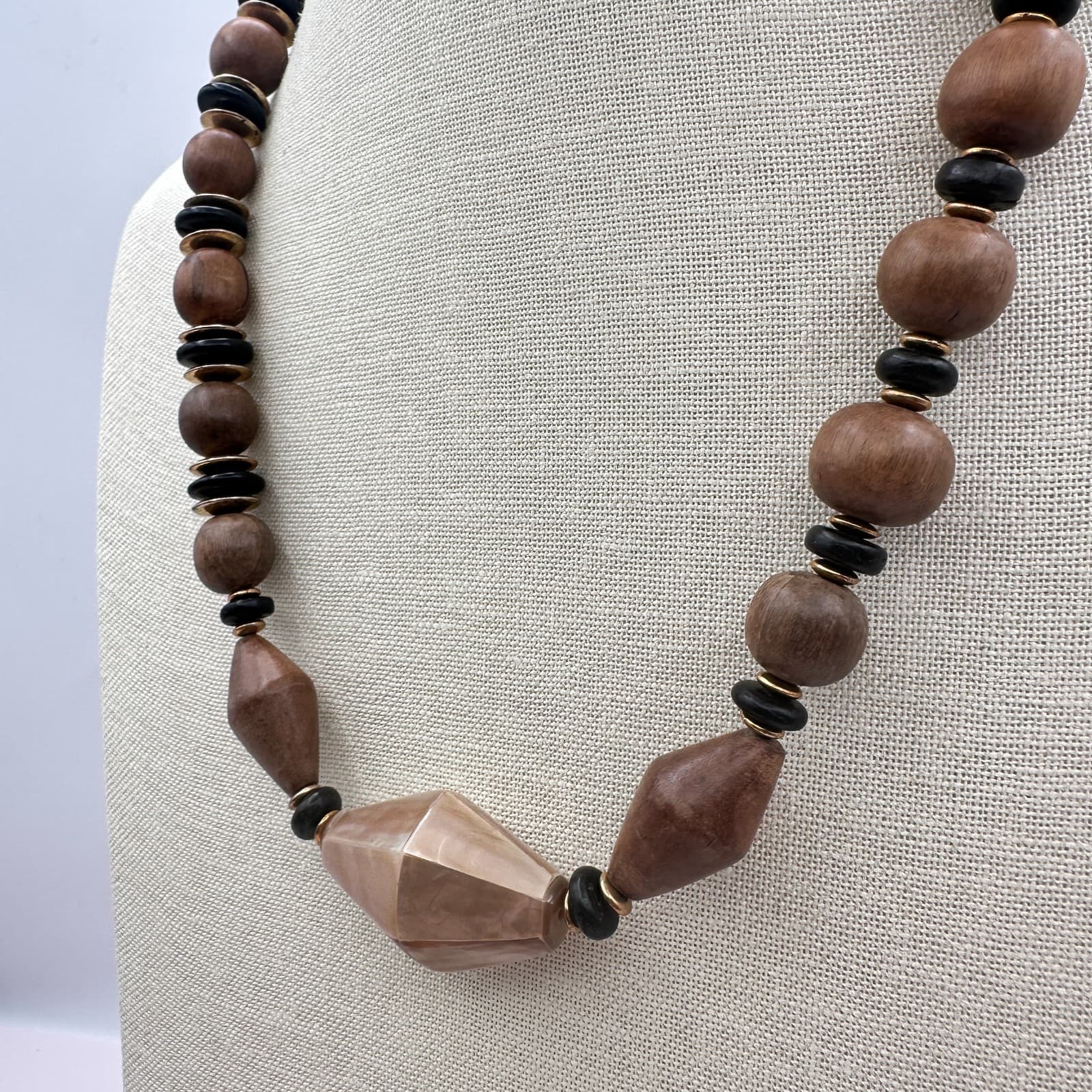 Vintage 80s Wood Bead Necklace Geometric Pendant Brown Black Gold Tone Jewelry - Thumbnail 5