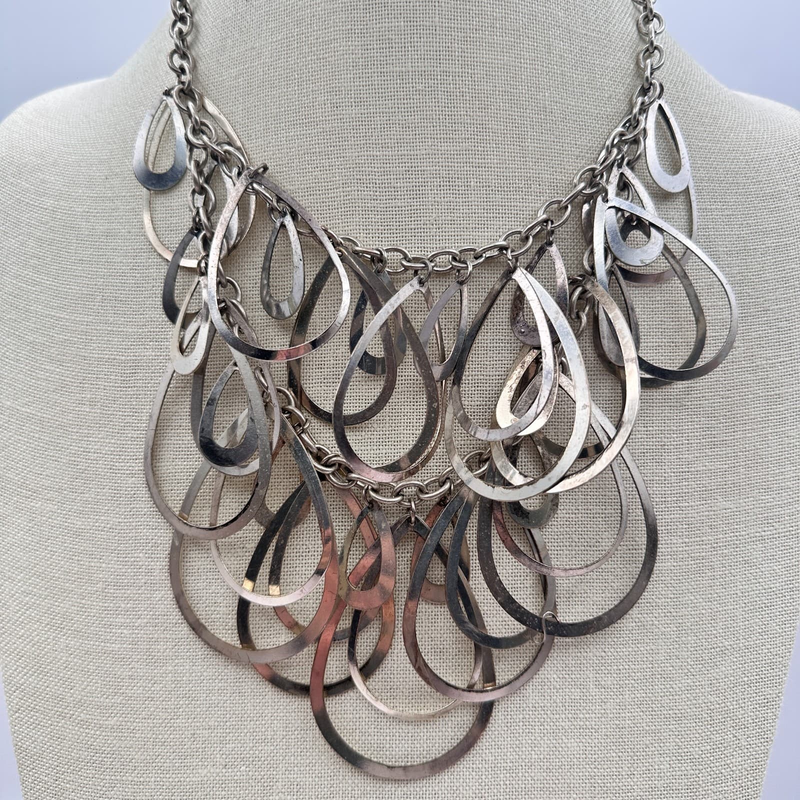 Vintage 80s Silver Tone Tiered Teardrop Bib Necklace Statement Retro Jewelry - Thumbnail 2