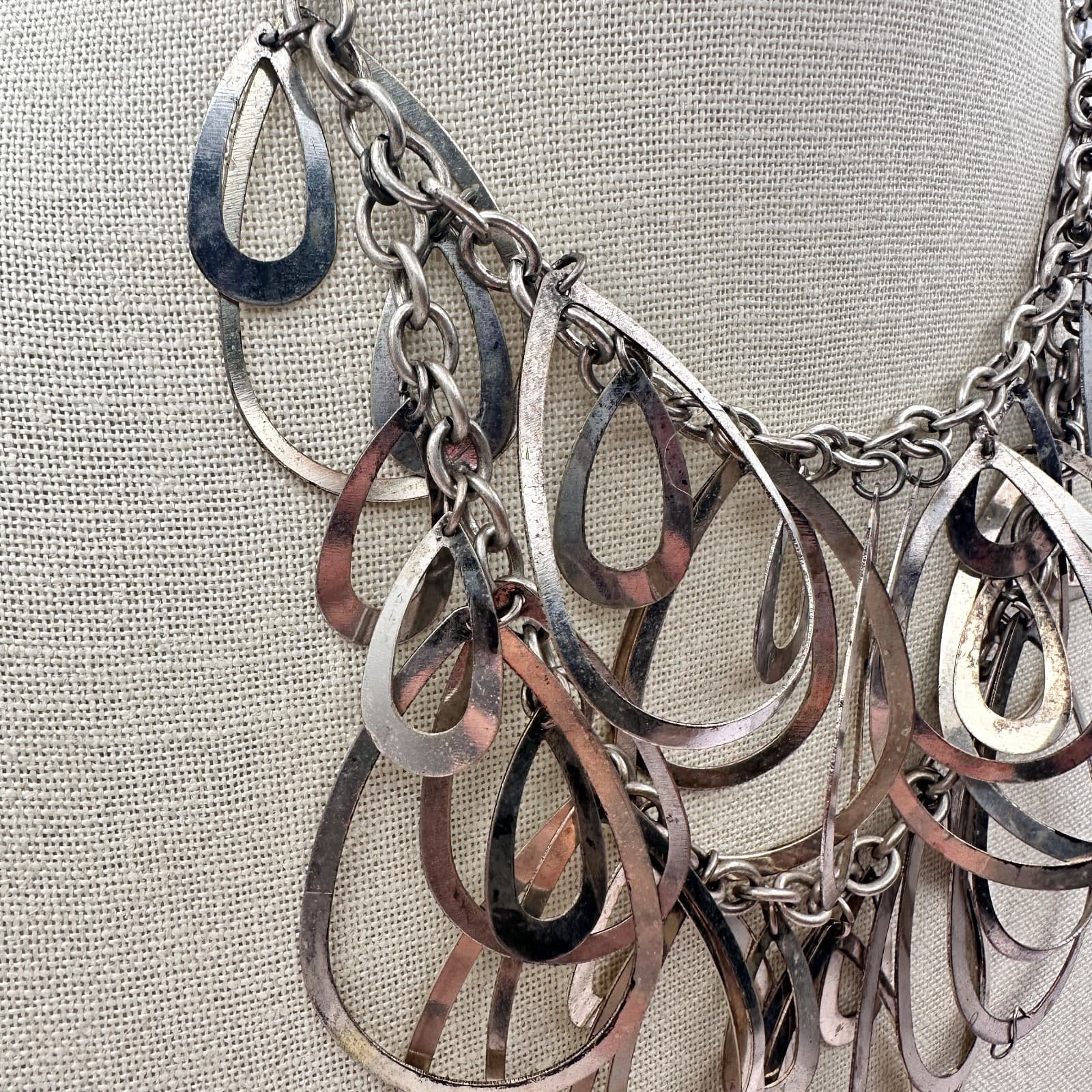 Vintage 80s Silver Tone Tiered Teardrop Bib Necklace Statement Retro Jewelry - Thumbnail 3