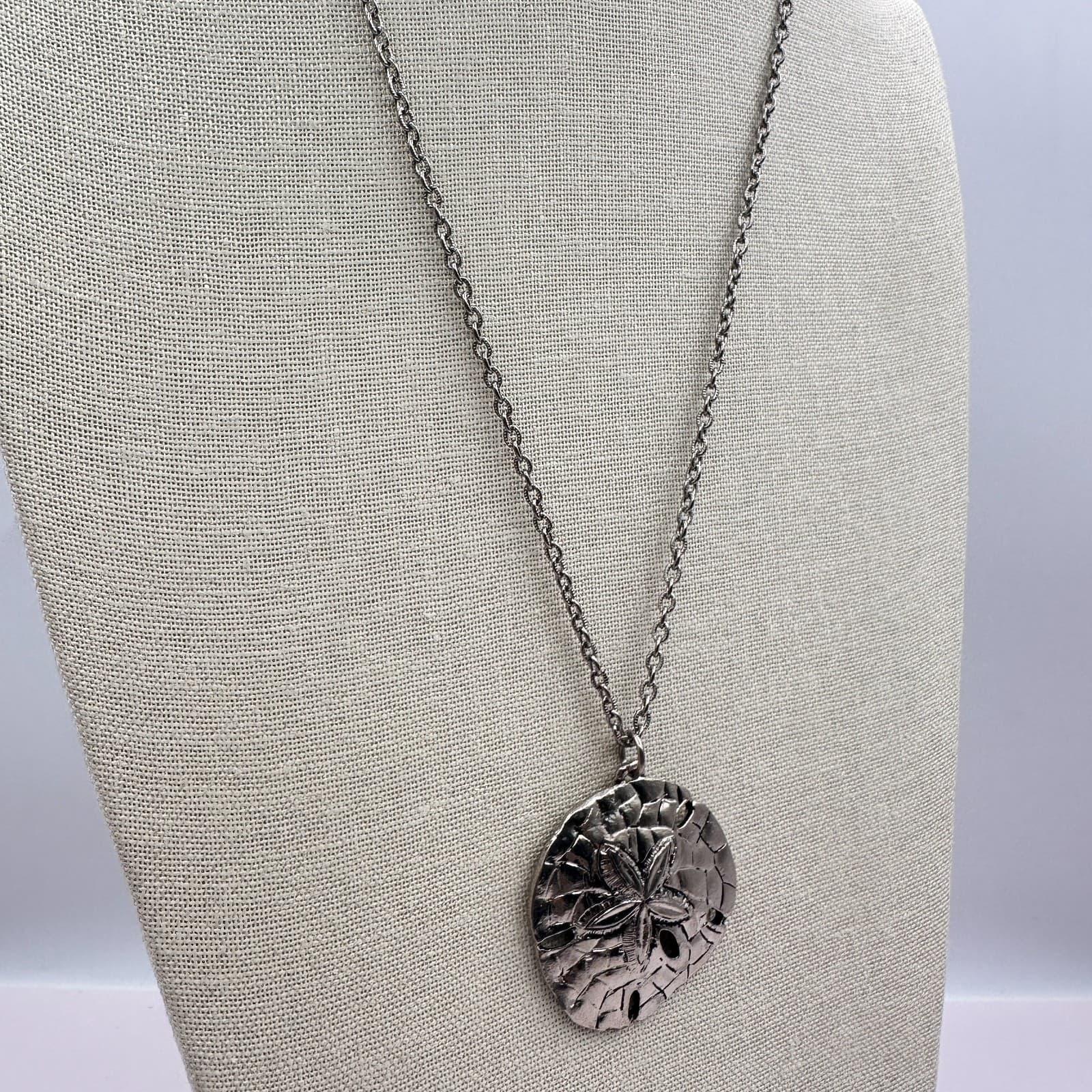 Vintage Y2K Sand Dollar Pendant Necklace Silver Tone Women's Classic Jewelry - Thumbnail 7