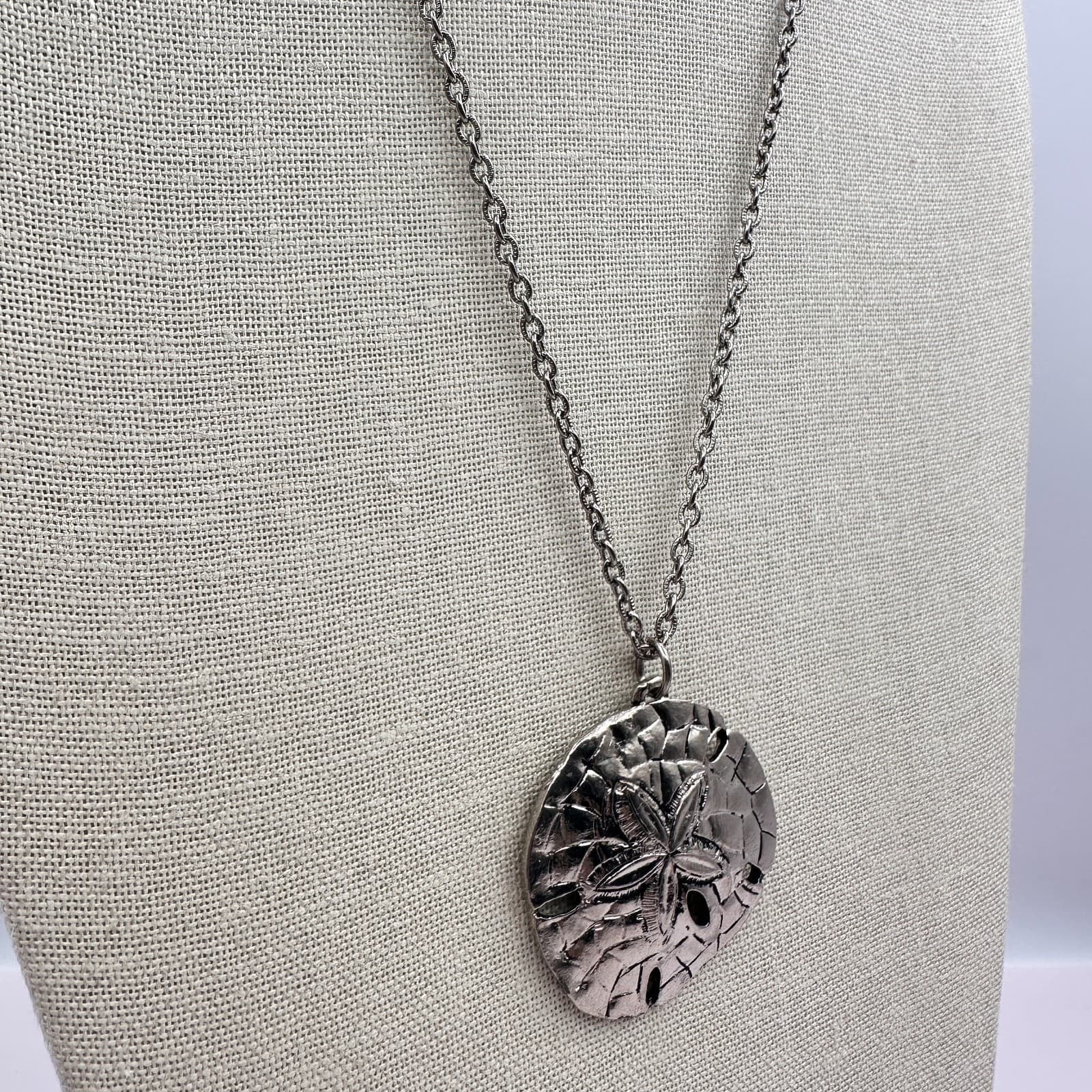 Vintage Y2K Sand Dollar Pendant Necklace Silver Tone Women's Classic Jewelry - Thumbnail 6