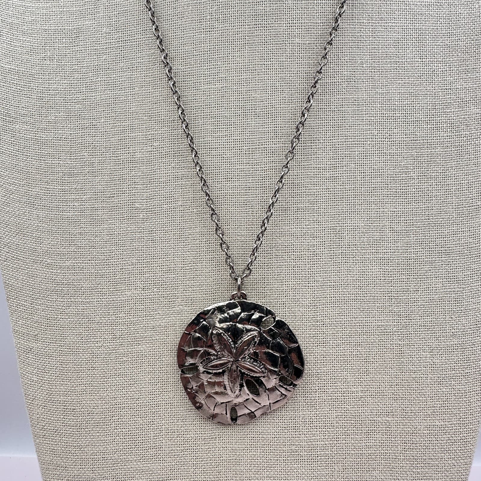 Vintage Y2K Sand Dollar Pendant Necklace Silver Tone Women's Classic Jewelry - Thumbnail 2