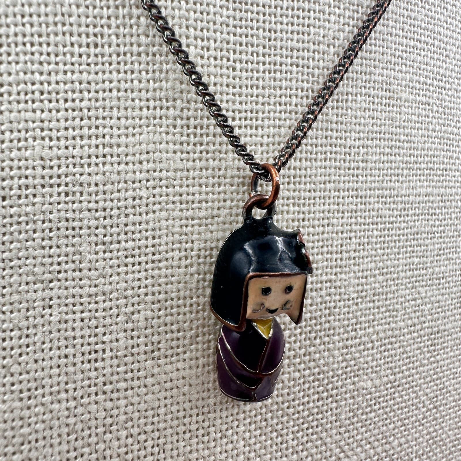 Vintage 90s Kokeshi Doll Japanese Kimono Enamel Pendant Necklace Women's Jewelry - Thumbnail 5