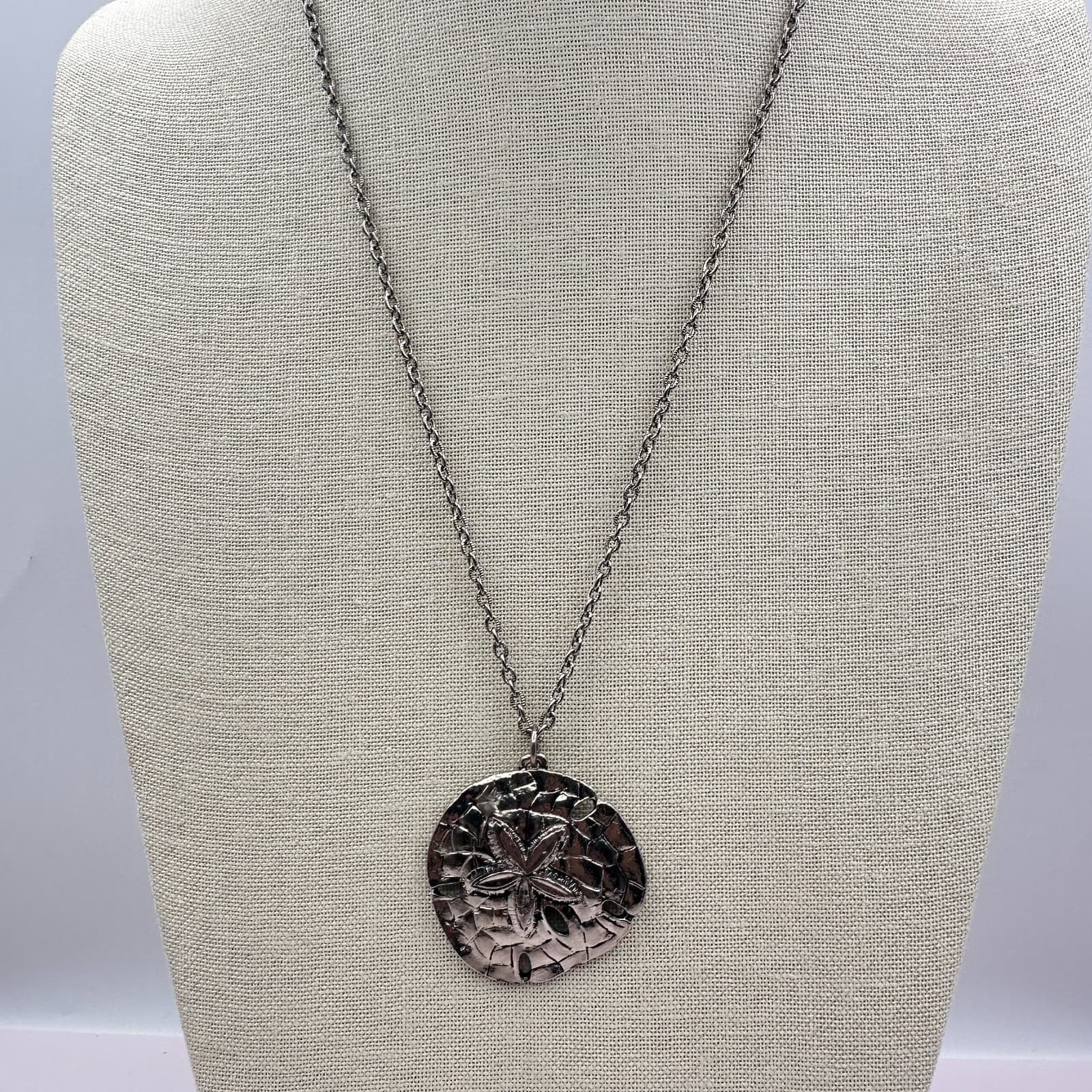 Vintage Y2K Sand Dollar Pendant Necklace Silver Tone Women's Classic Jewelry - Thumbnail 3