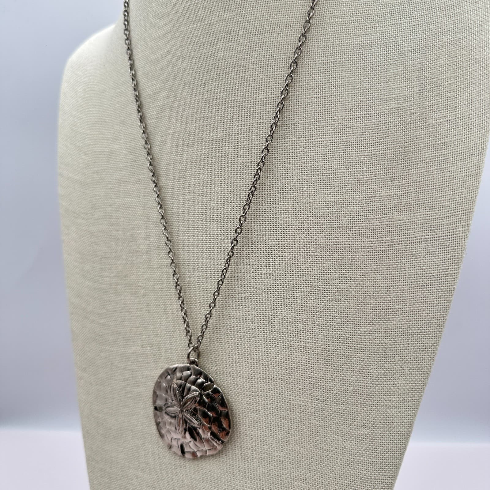 Vintage Y2K Sand Dollar Pendant Necklace Silver Tone Women's Classic Jewelry - Thumbnail 8