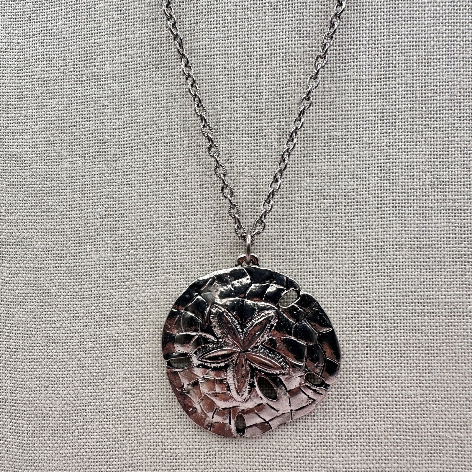 Vintage Y2K Sand Dollar Pendant Necklace Silver Tone Women's Classic Jewelry - Thumbnail 4