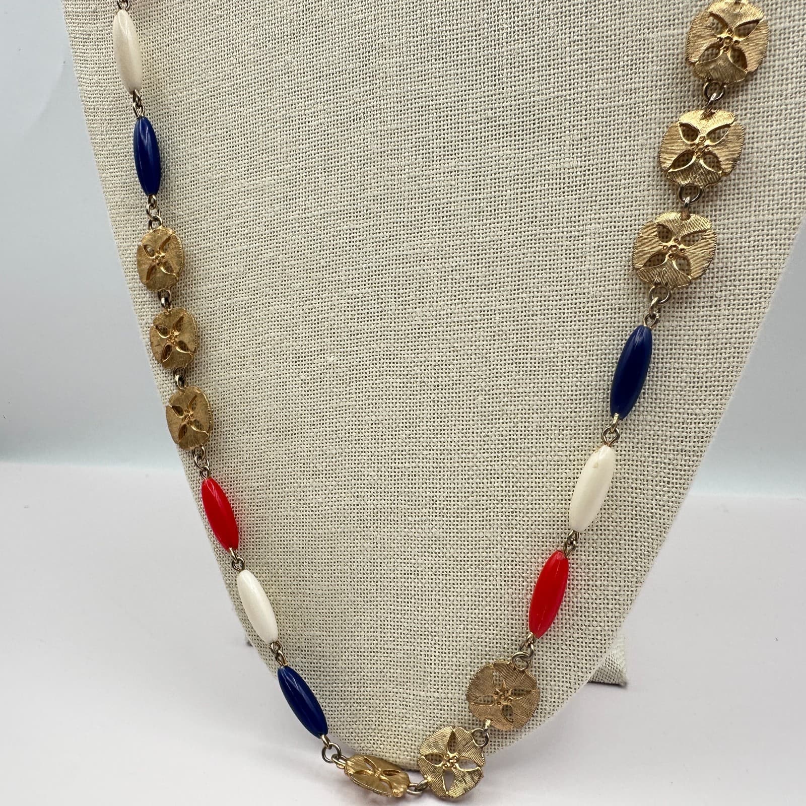 Vintage 80s Patriotic Red White Blue Beaded Gold Tone Necklace Classic Jewelry - Thumbnail 6