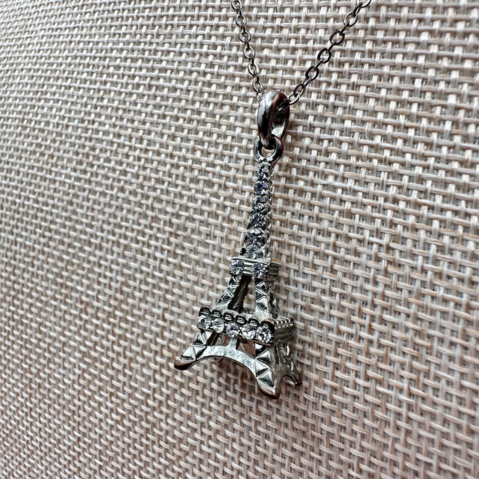 Vintage 90s Silver Tone Eiffel Tower Paris Charm Necklace Rhinestones Jewelry - Thumbnail 5