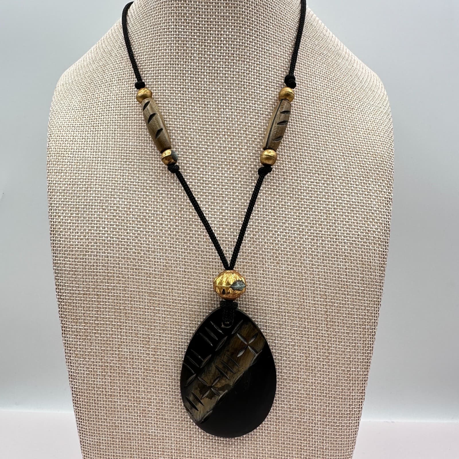 Vintage 90s Gold Tone Carved Horn Beaded Teardrop Pendant Necklace Jewelry - Thumbnail 2