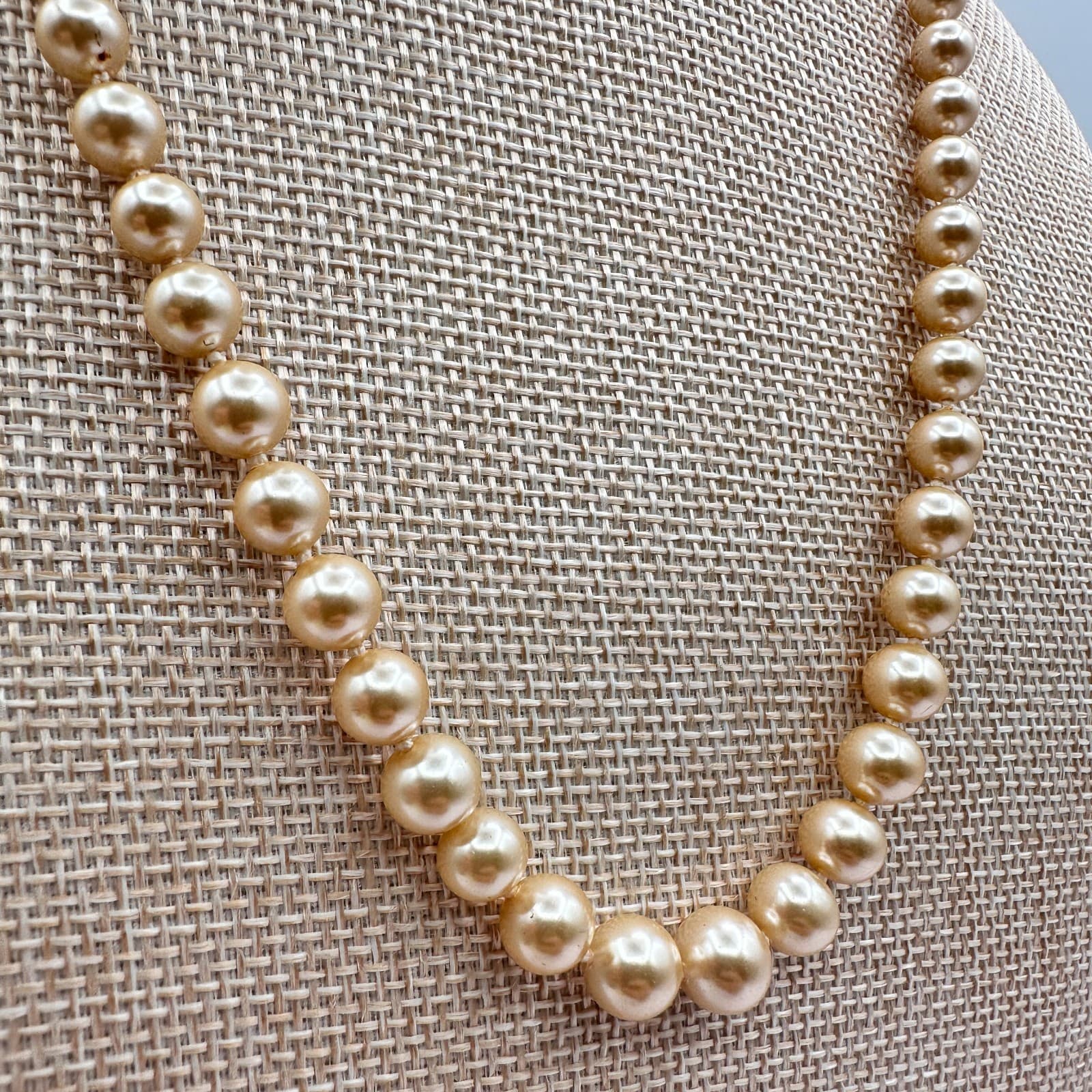 Vintage 80s Graduated Cream Pearl Necklace Strand Classic Bridal Retro Jewelry - Thumbnail 4
