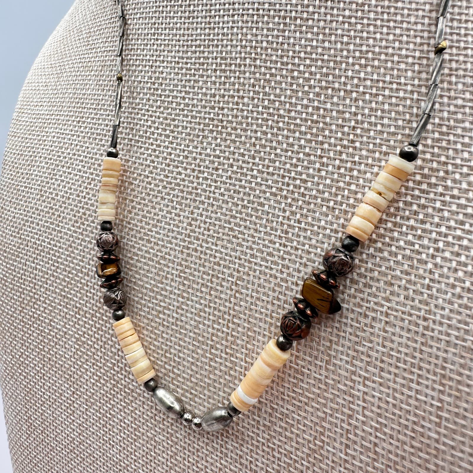 Vintage 90s Native American Silver Tone Heishe Tiger's Beads Necklace Jewelry - Thumbnail 5