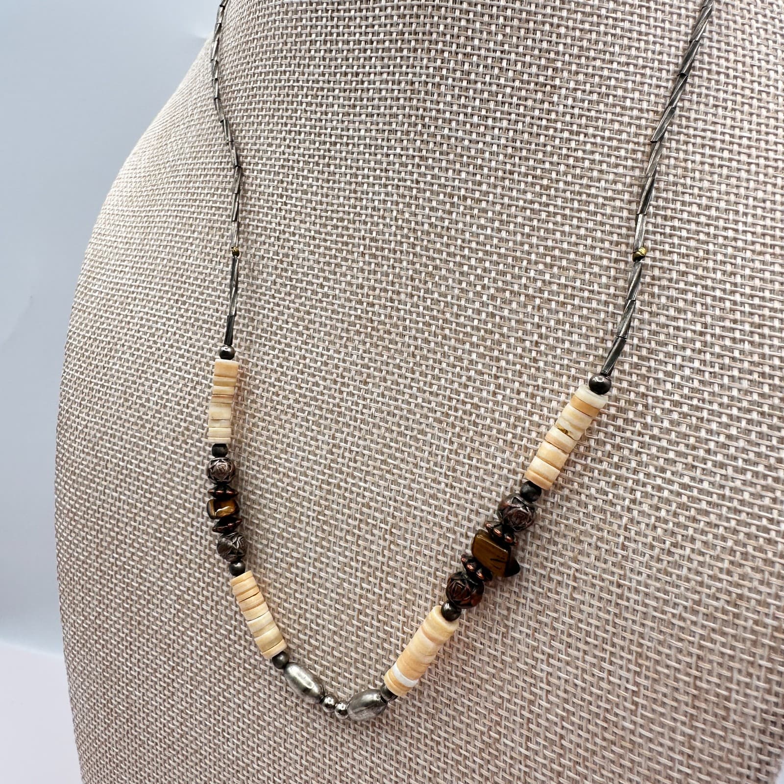Vintage 90s Native American Silver Tone Heishe Tiger's Beads Necklace Jewelry - Thumbnail 4