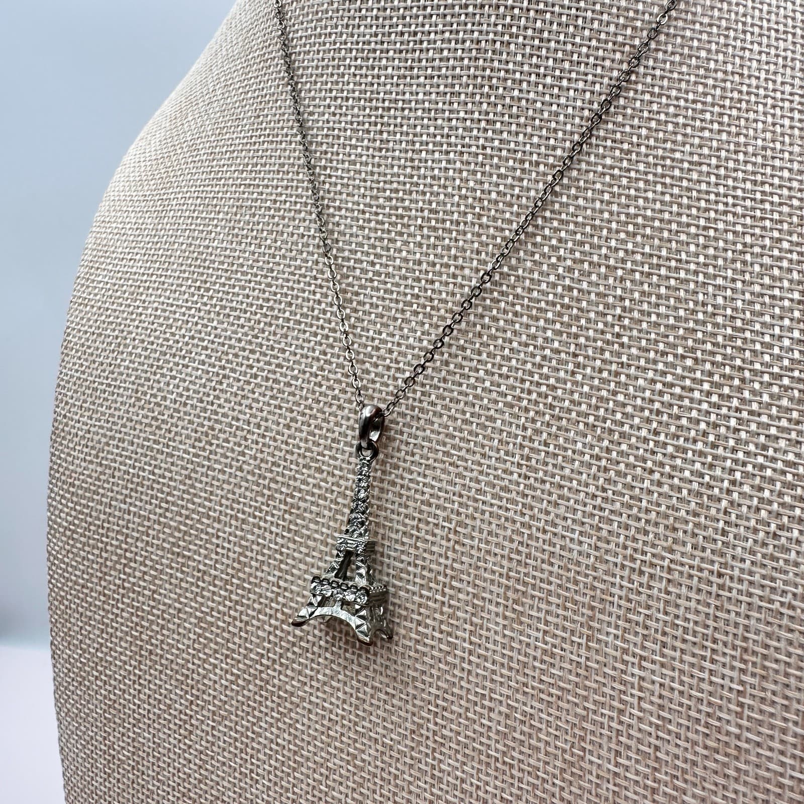 Vintage 90s Silver Tone Eiffel Tower Paris Charm Necklace Rhinestones Jewelry - Thumbnail 6