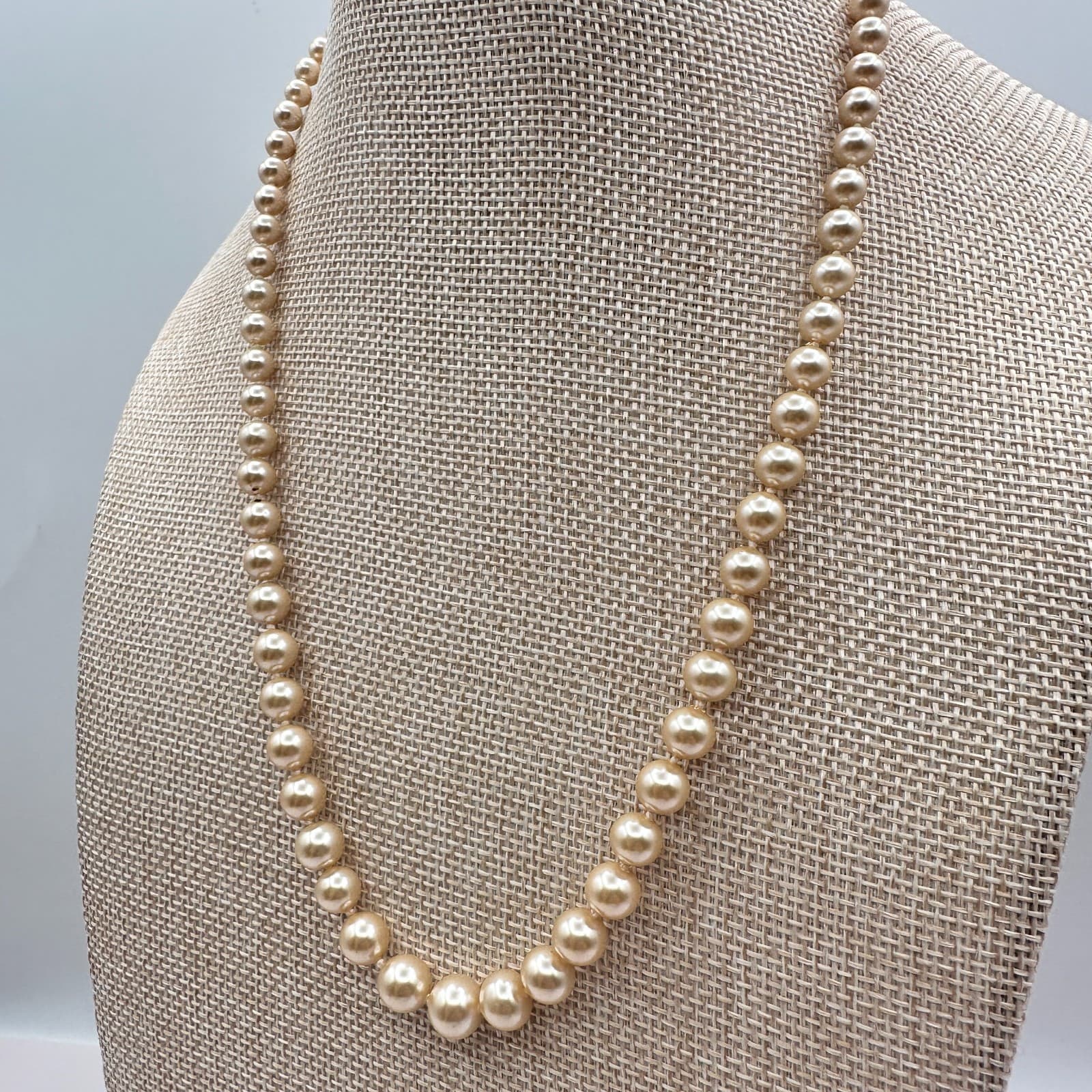 Vintage 80s Graduated Cream Pearl Necklace Strand Classic Bridal Retro Jewelry - Thumbnail 6
