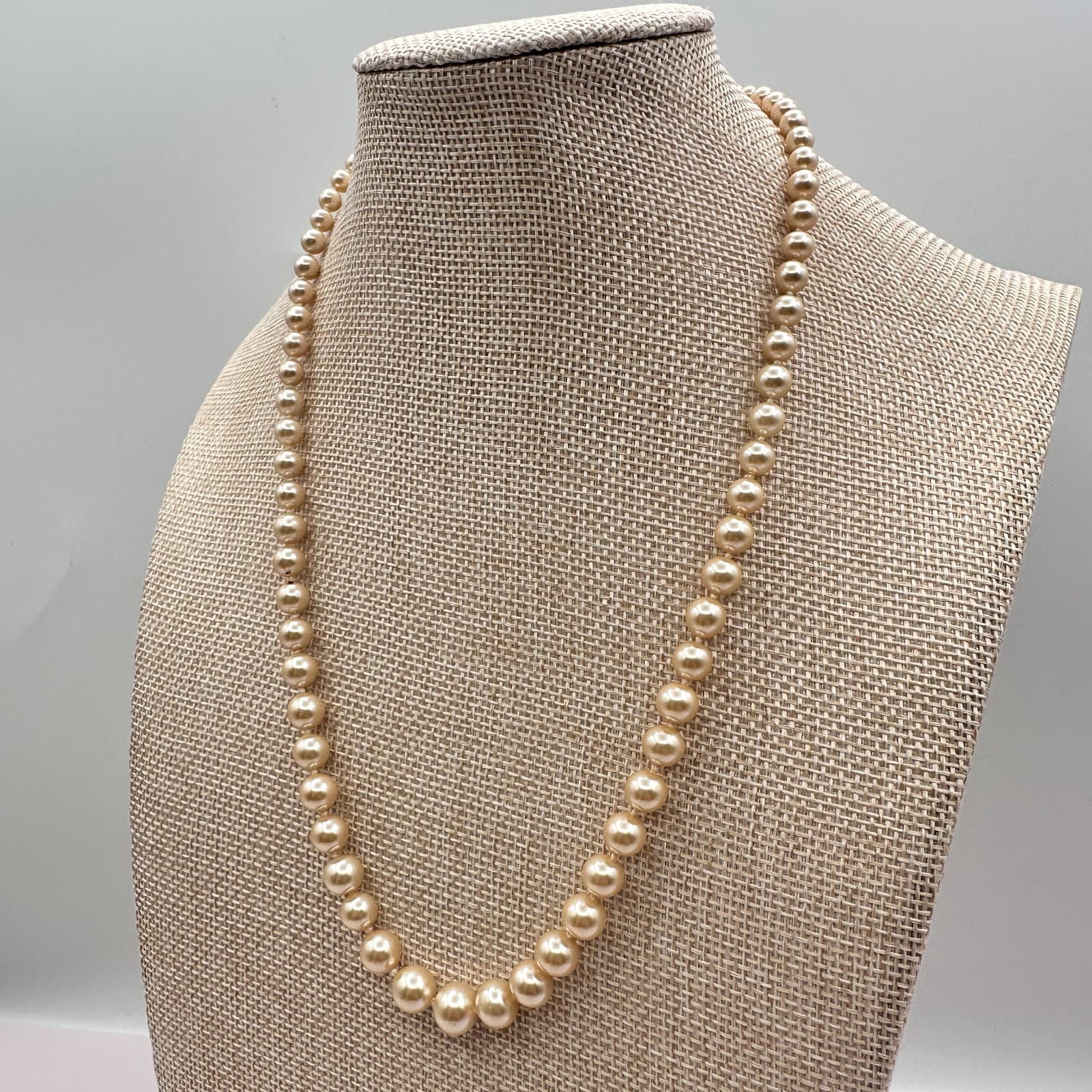 Vintage 80s Graduated Cream Pearl Necklace Strand Classic Bridal Retro Jewelry - Thumbnail 7