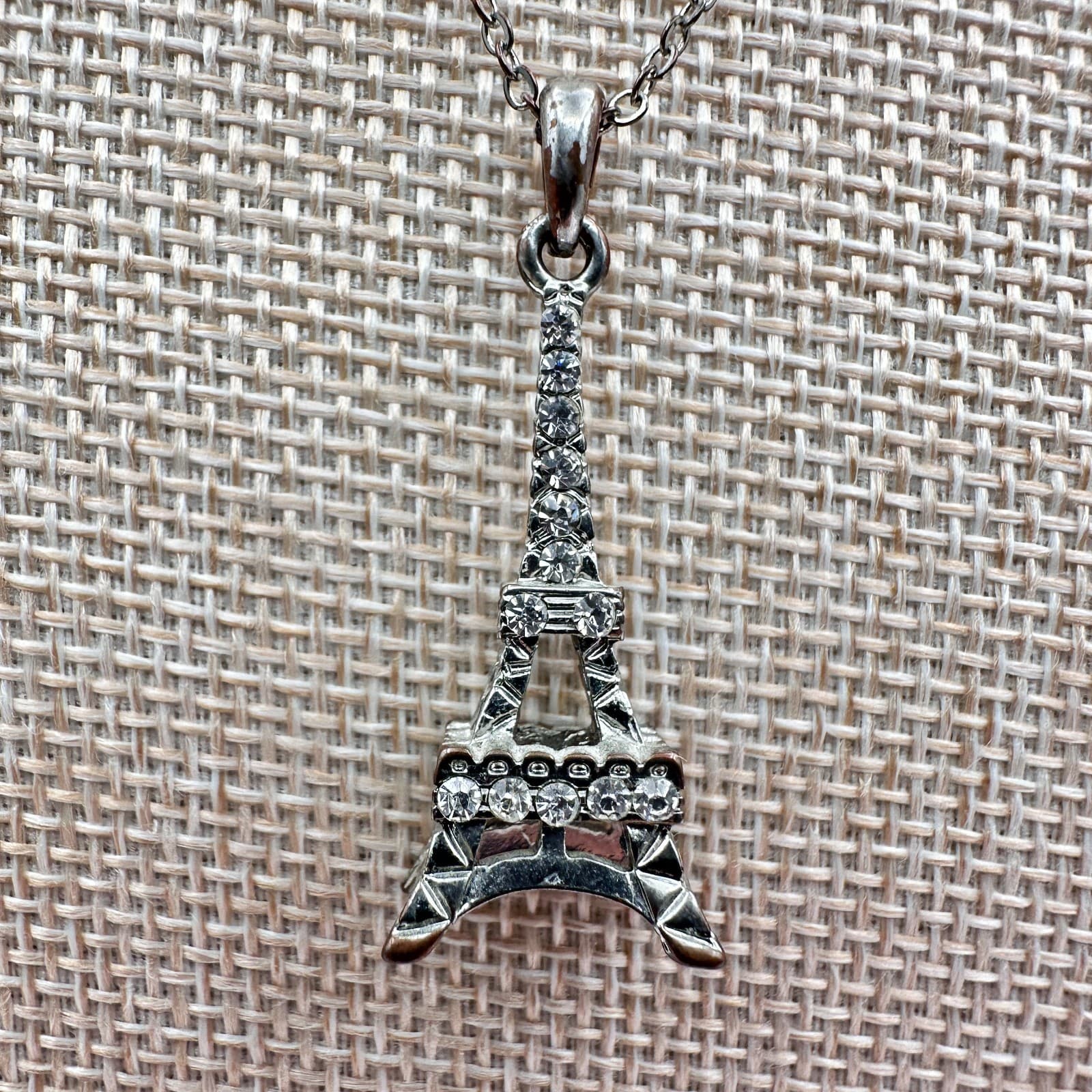 Vintage 90s Silver Tone Eiffel Tower Paris Charm Necklace Rhinestones Jewelry - Thumbnail 2