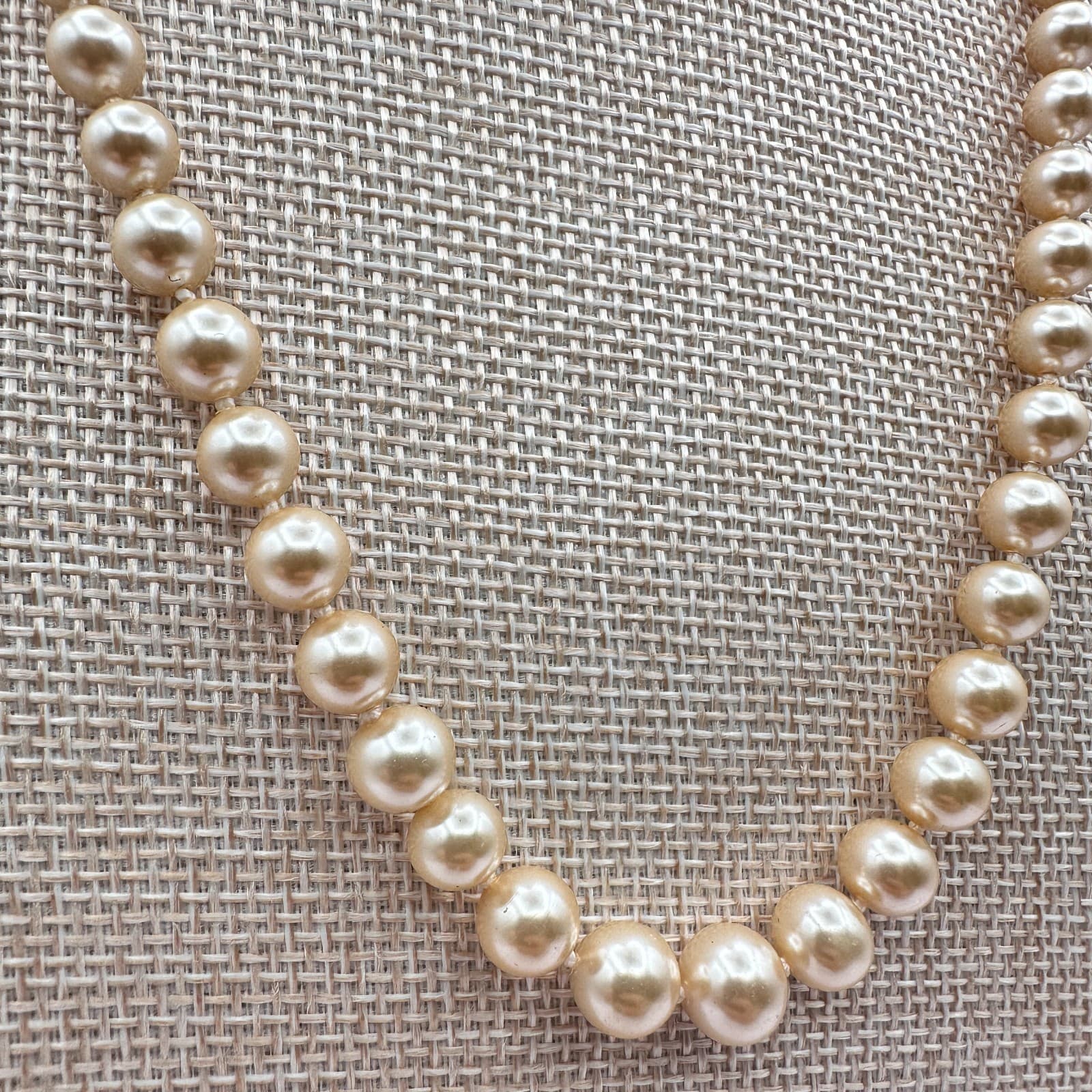 Vintage 80s Graduated Cream Pearl Necklace Strand Classic Bridal Retro Jewelry - Thumbnail 3