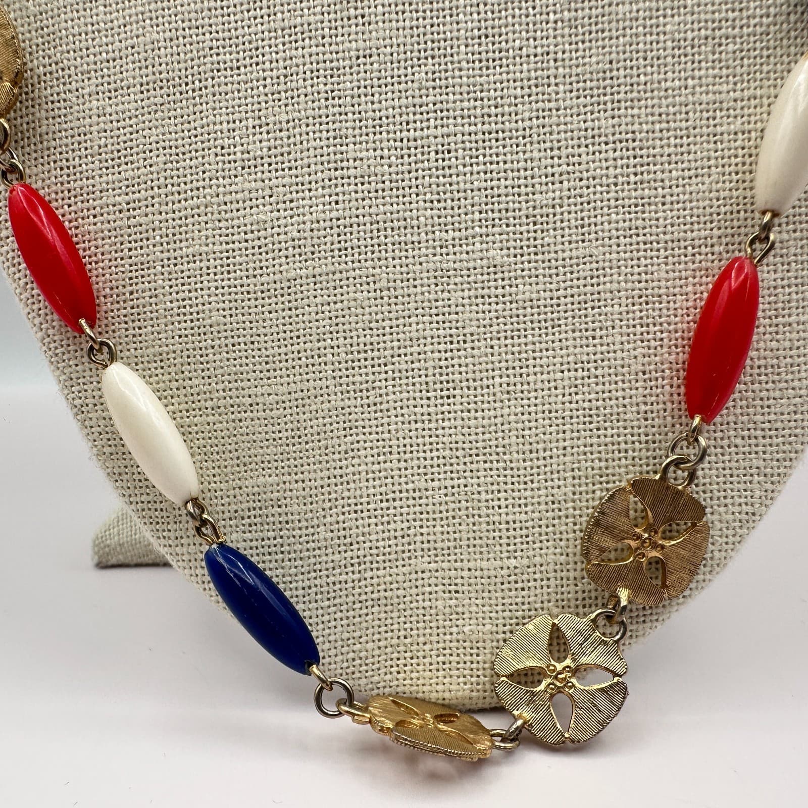 Vintage 80s Patriotic Red White Blue Beaded Gold Tone Necklace Classic Jewelry - Thumbnail 5