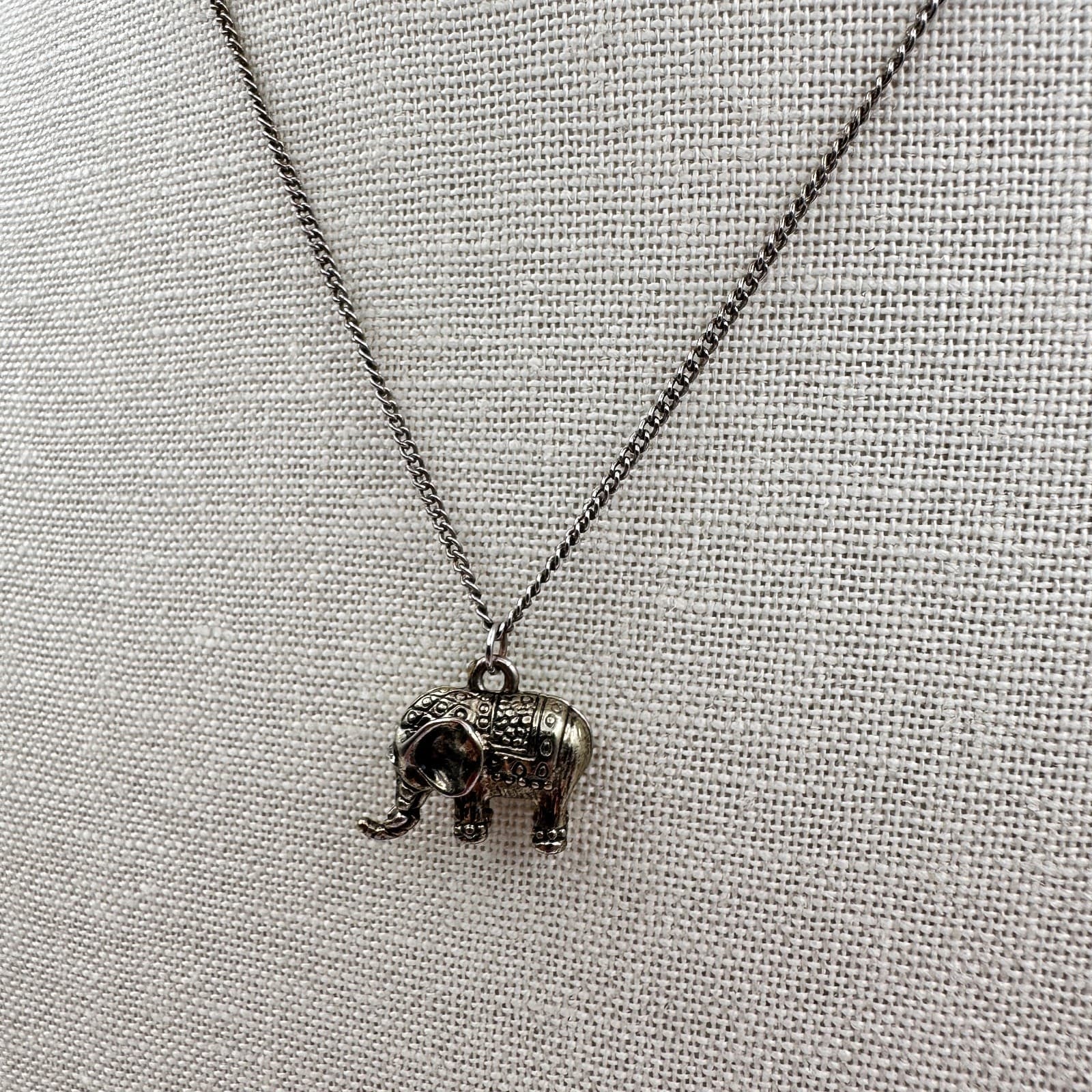 Vintage 80s Silver Tone Elephant Pendant Necklace Animal Charm Tribal Jewelry - Thumbnail 5