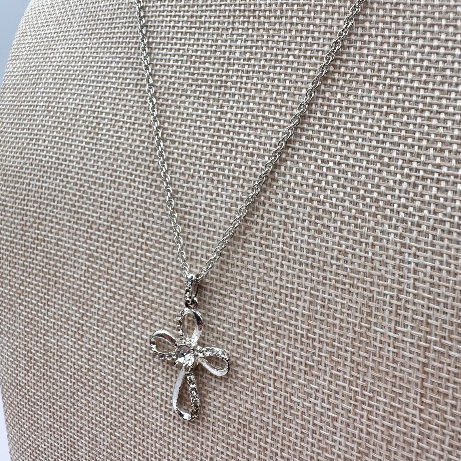 Vintage Y2K Silver Tone Rhinestone Infinity Loop Cross Pendant Necklace Jewelry - Thumbnail 5