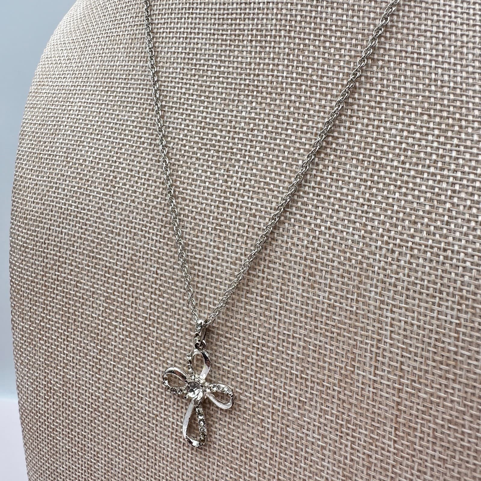 Vintage Y2K Silver Tone Rhinestone Infinity Loop Cross Pendant Necklace Jewelry - Thumbnail 6