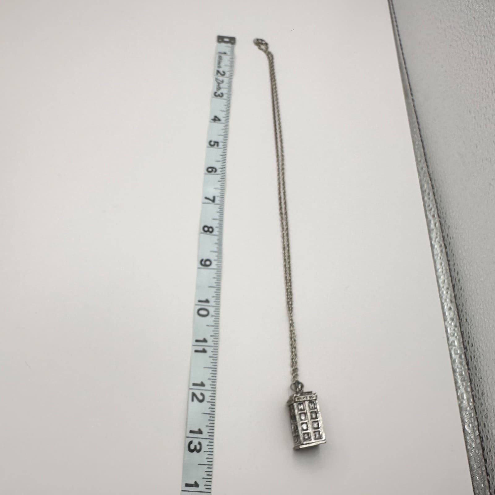 Vintage Y2K Doctor Who TARDIS Police Box Silver Tone Pendant Necklace Jewelry - Thumbnail 8