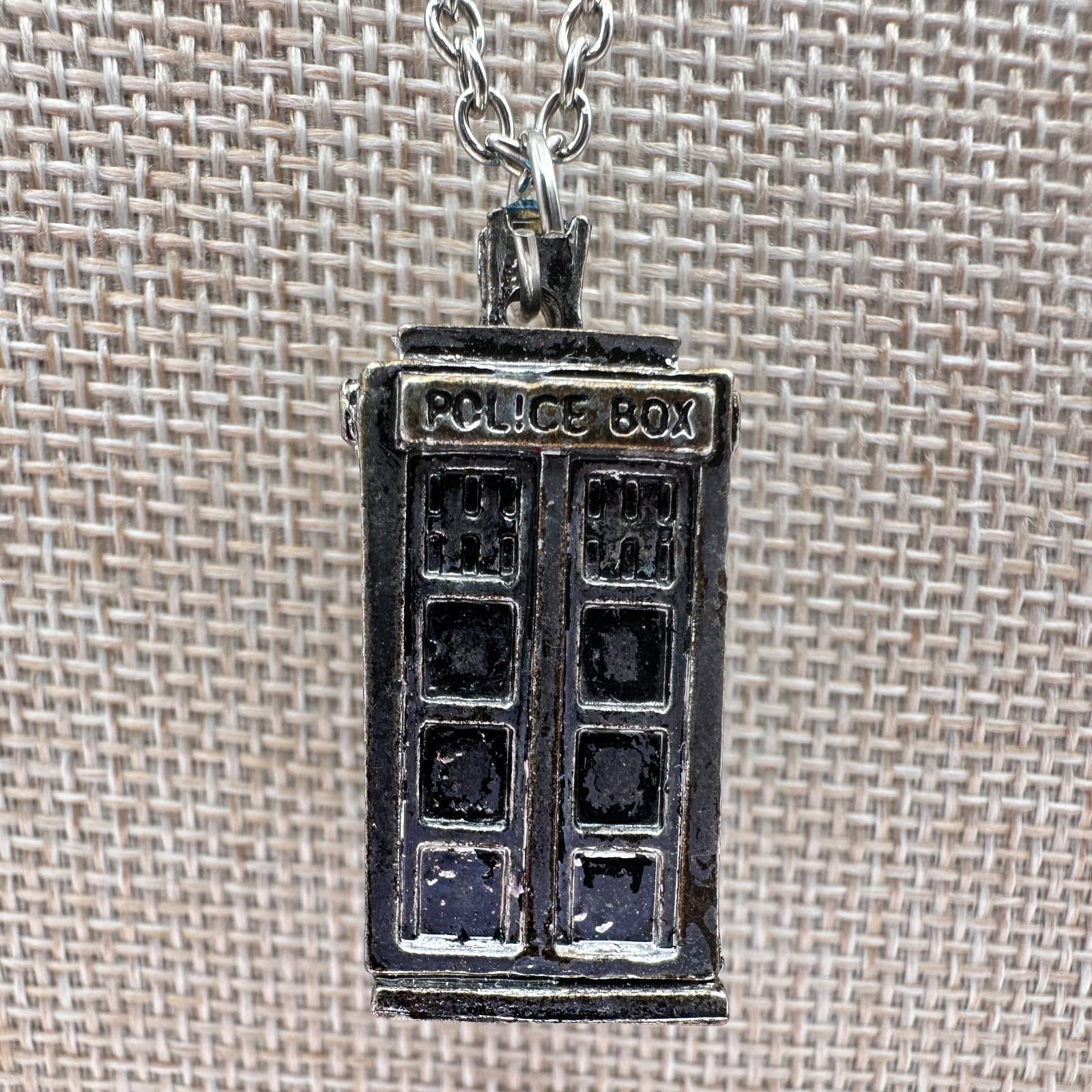 Vintage Y2K Doctor Who TARDIS Police Box Silver Tone Pendant Necklace Jewelry - Thumbnail 3